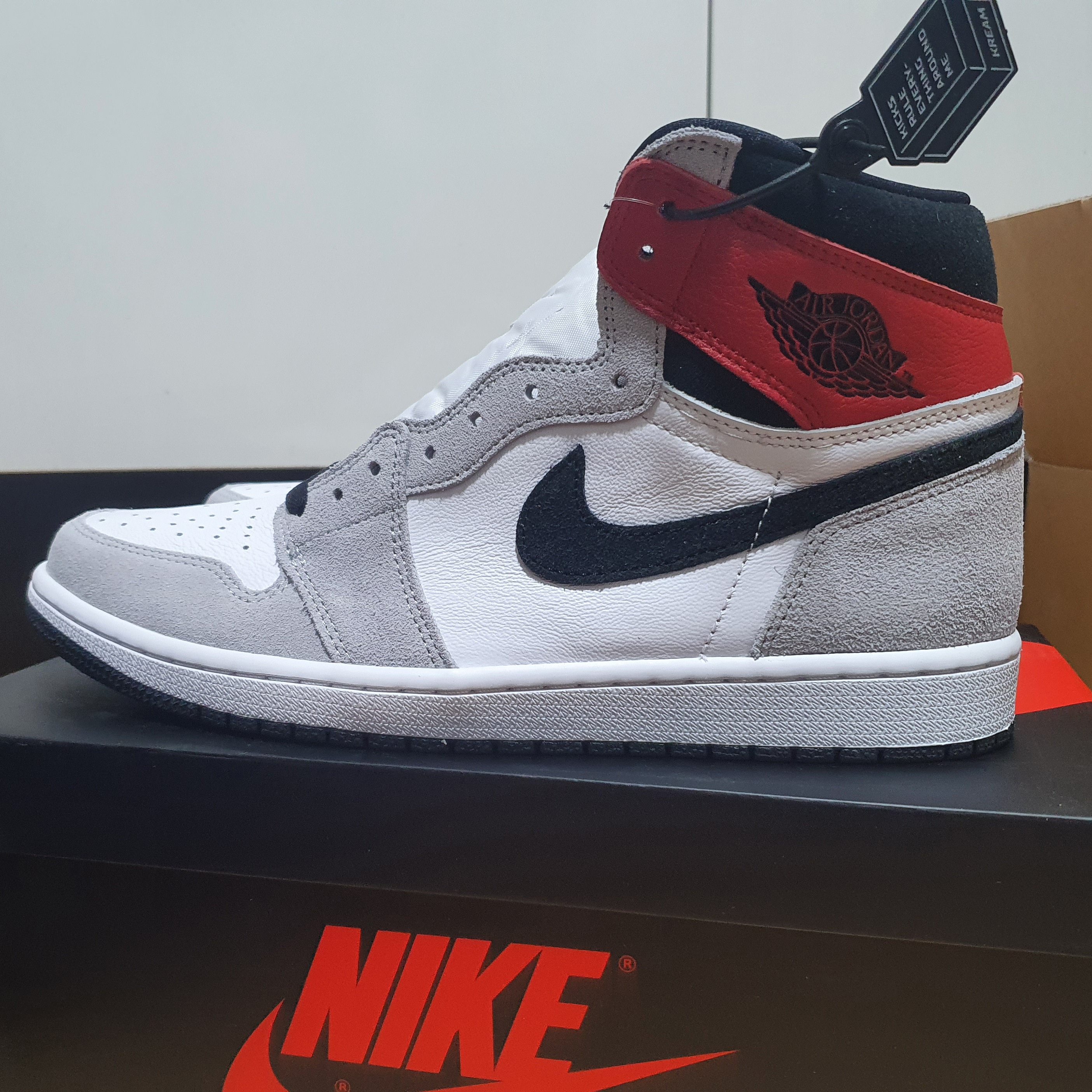 Jordan 1 Retro High OG Light Smoke Grey 착용 스타일 - 1