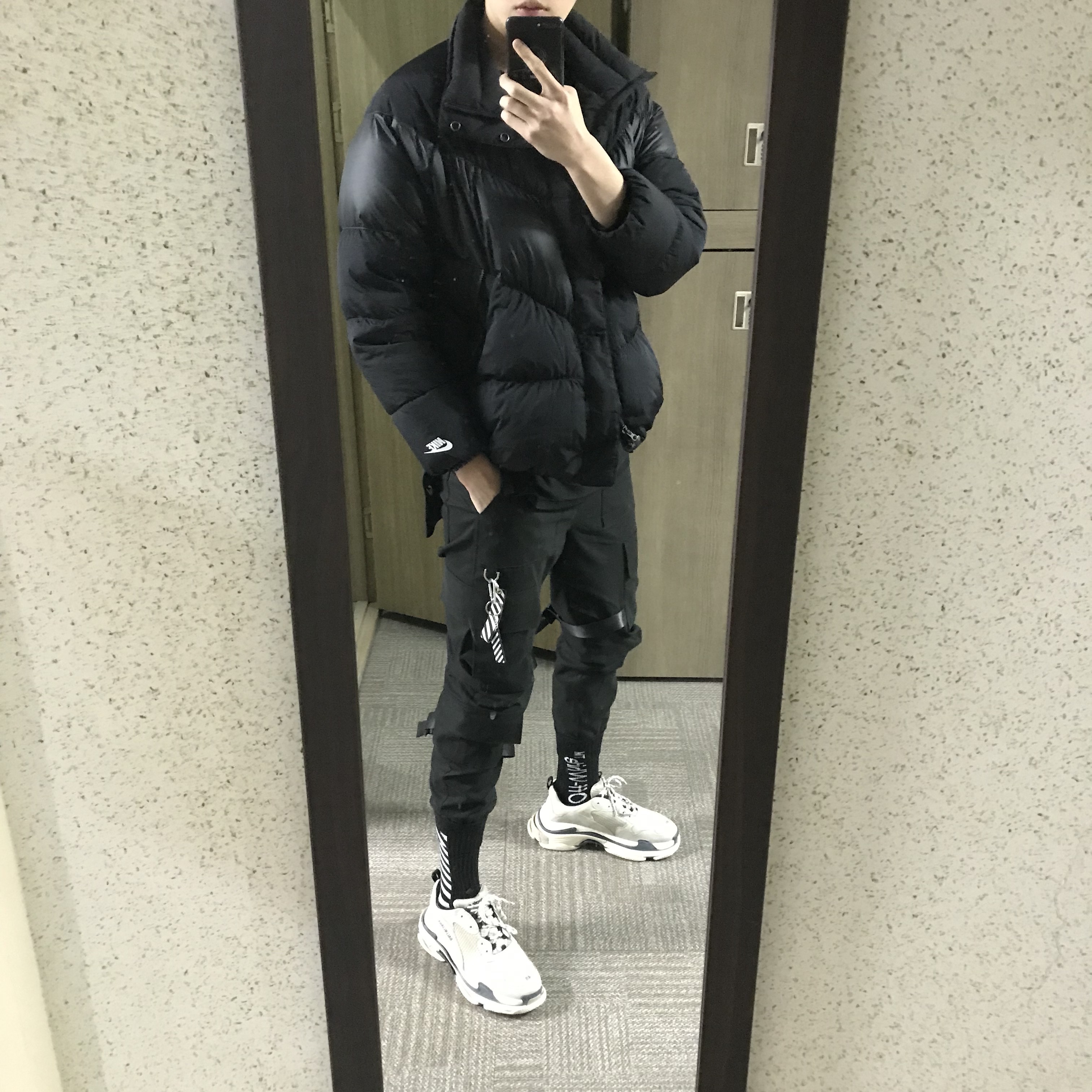 Balenciaga Triple S Vanille 2018 착용 스타일 - 2