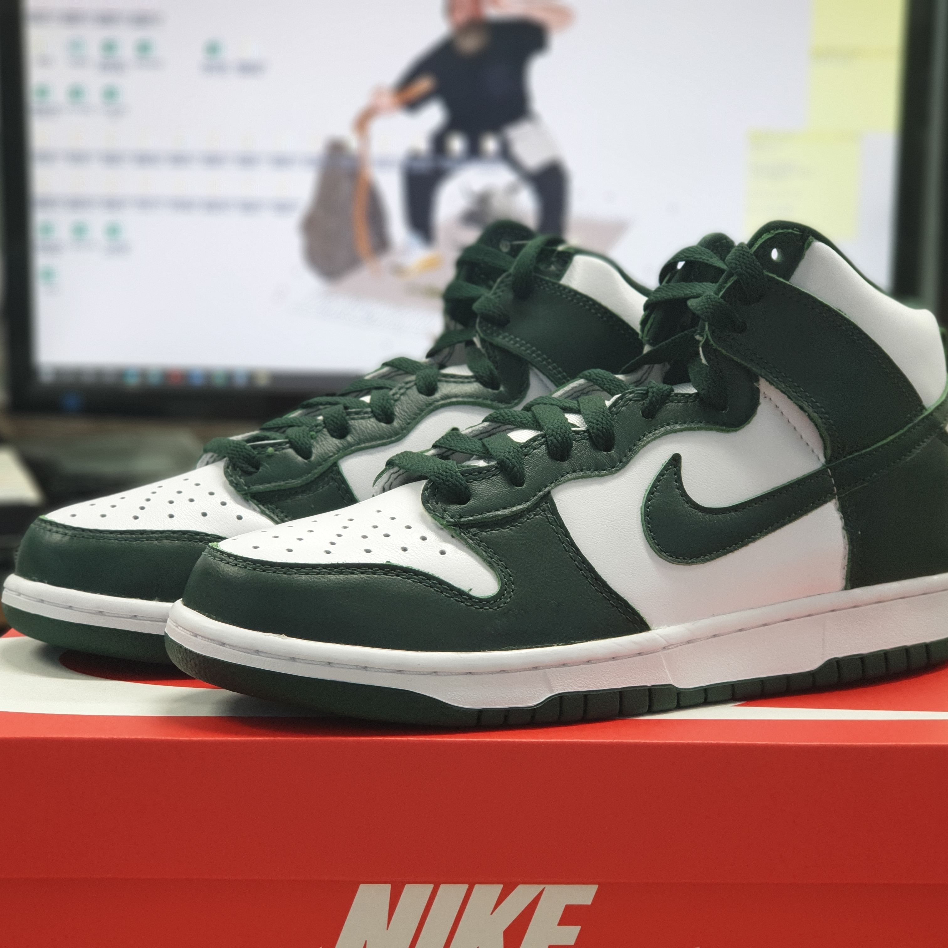 Nike Dunk High SP Spartan Green 착용 스타일