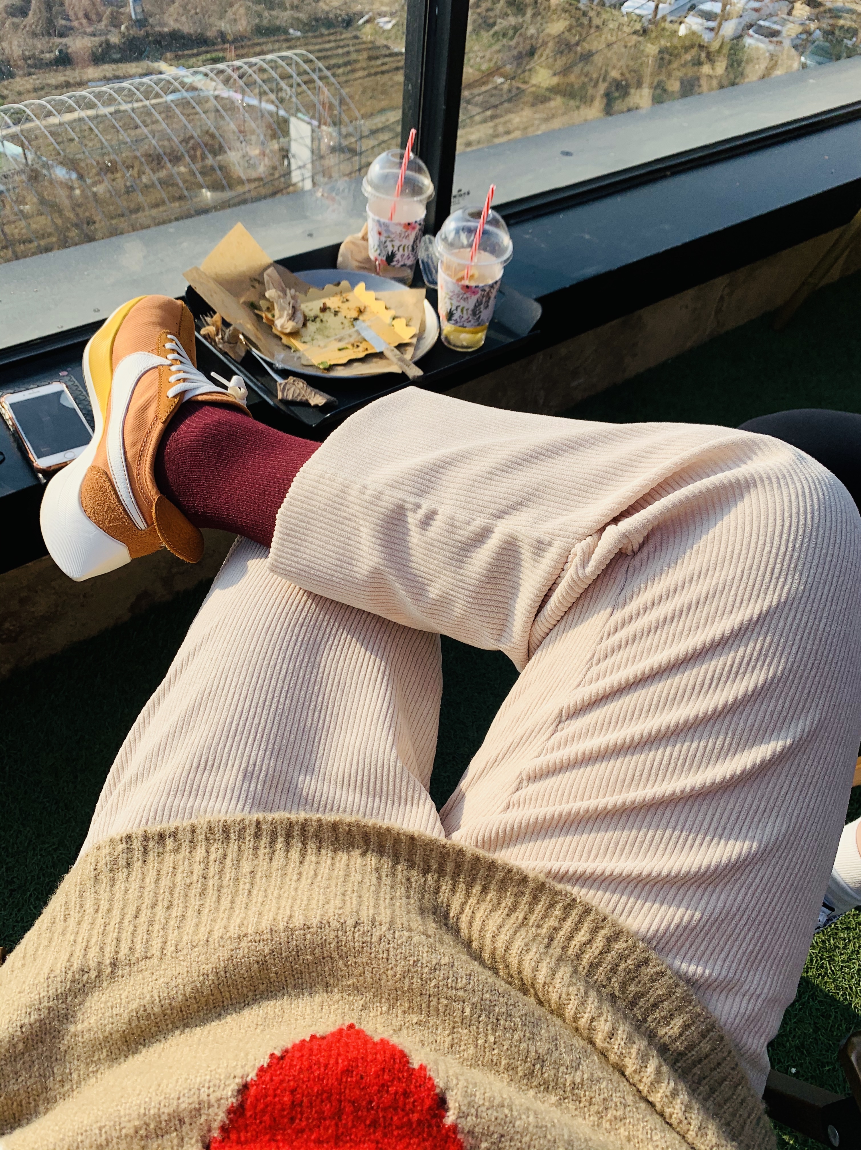 Nike Moon Racer Monarch 착용 스타일