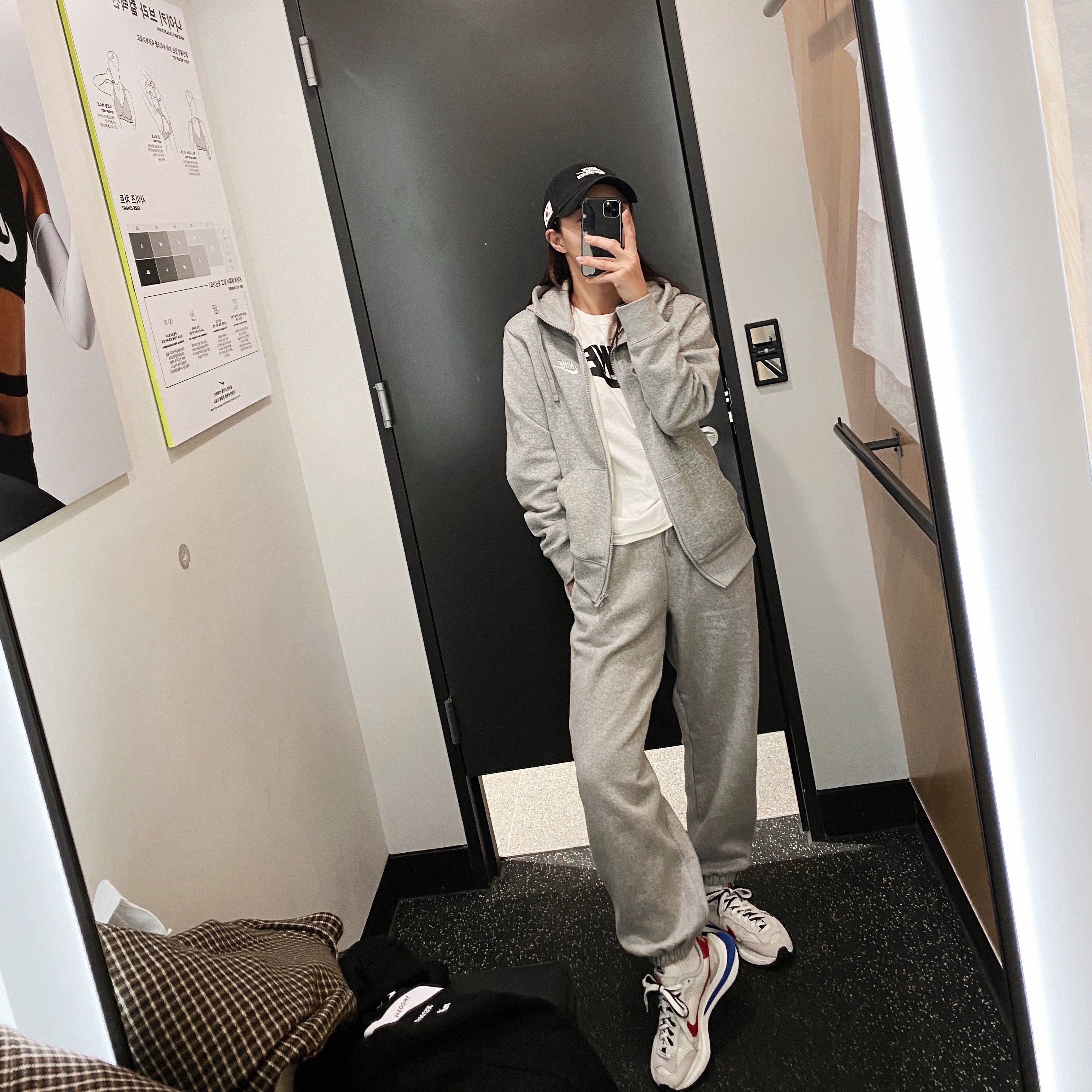 Nike x Sacai VaporWaffle Royal Fuchsia 착용 스타일