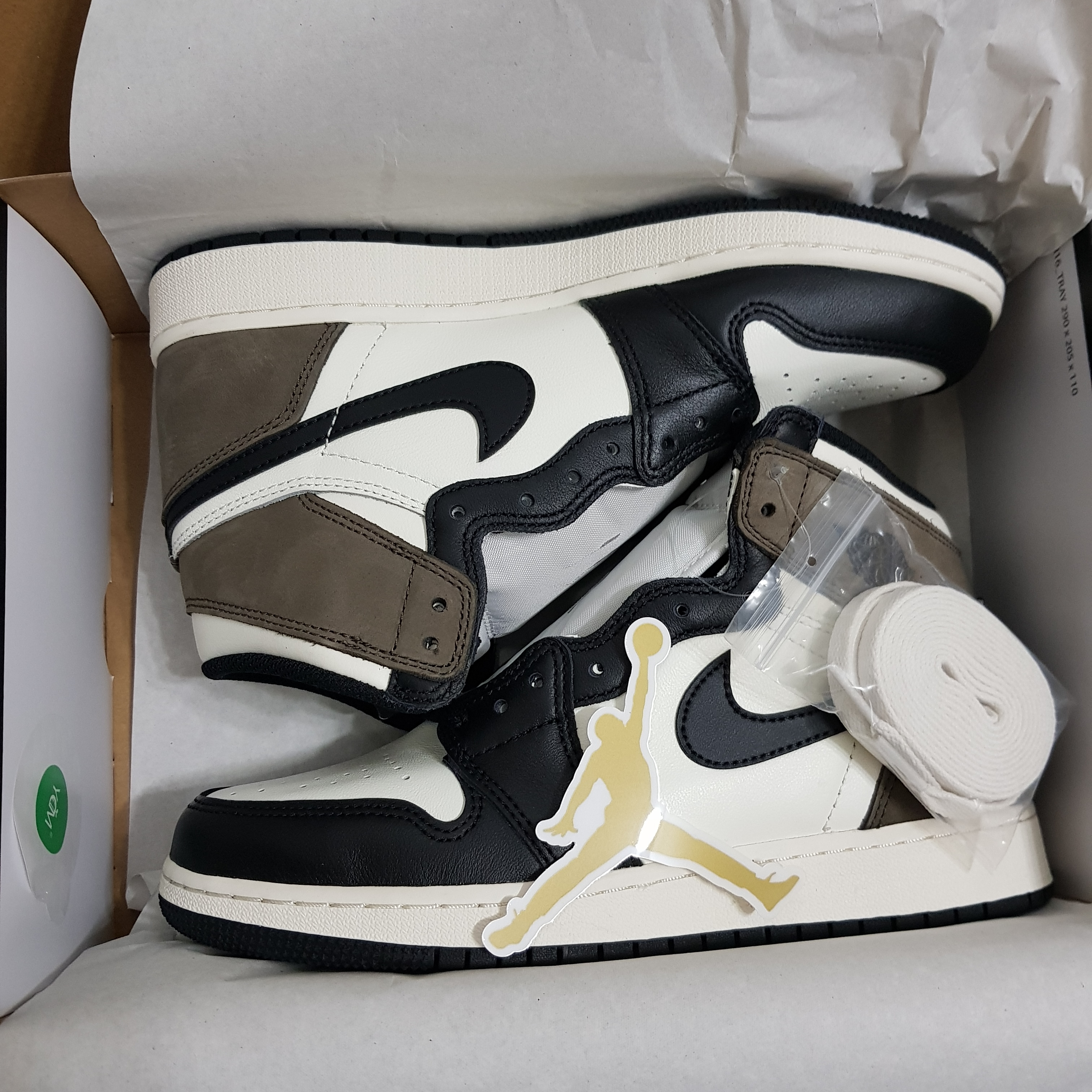 (GS) Jordan 1 Retro High OG Black Mocha 착용 스타일