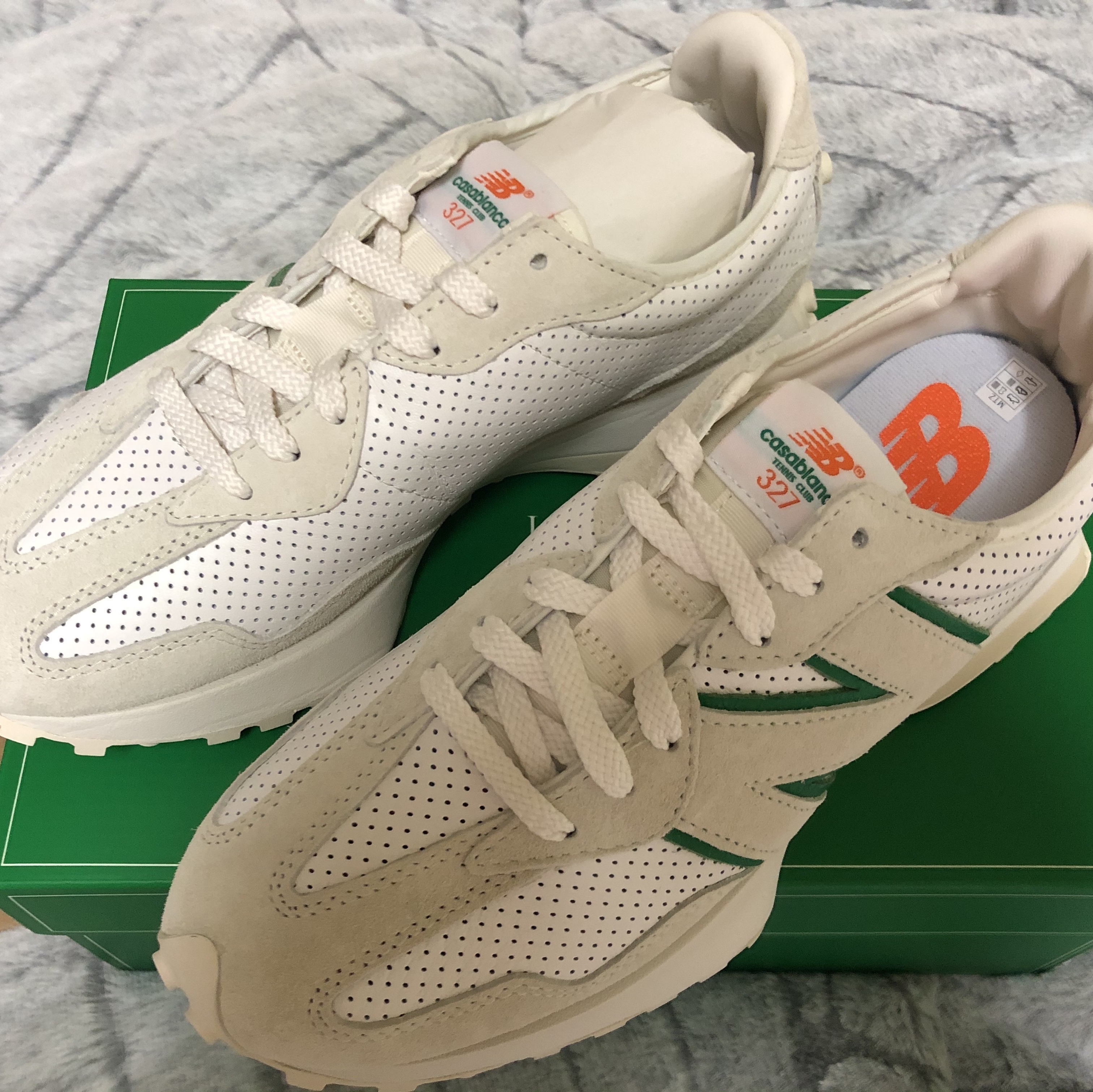 New Balance x Casablanca 327 Idealist Off White Green 착용 스타일 - 2