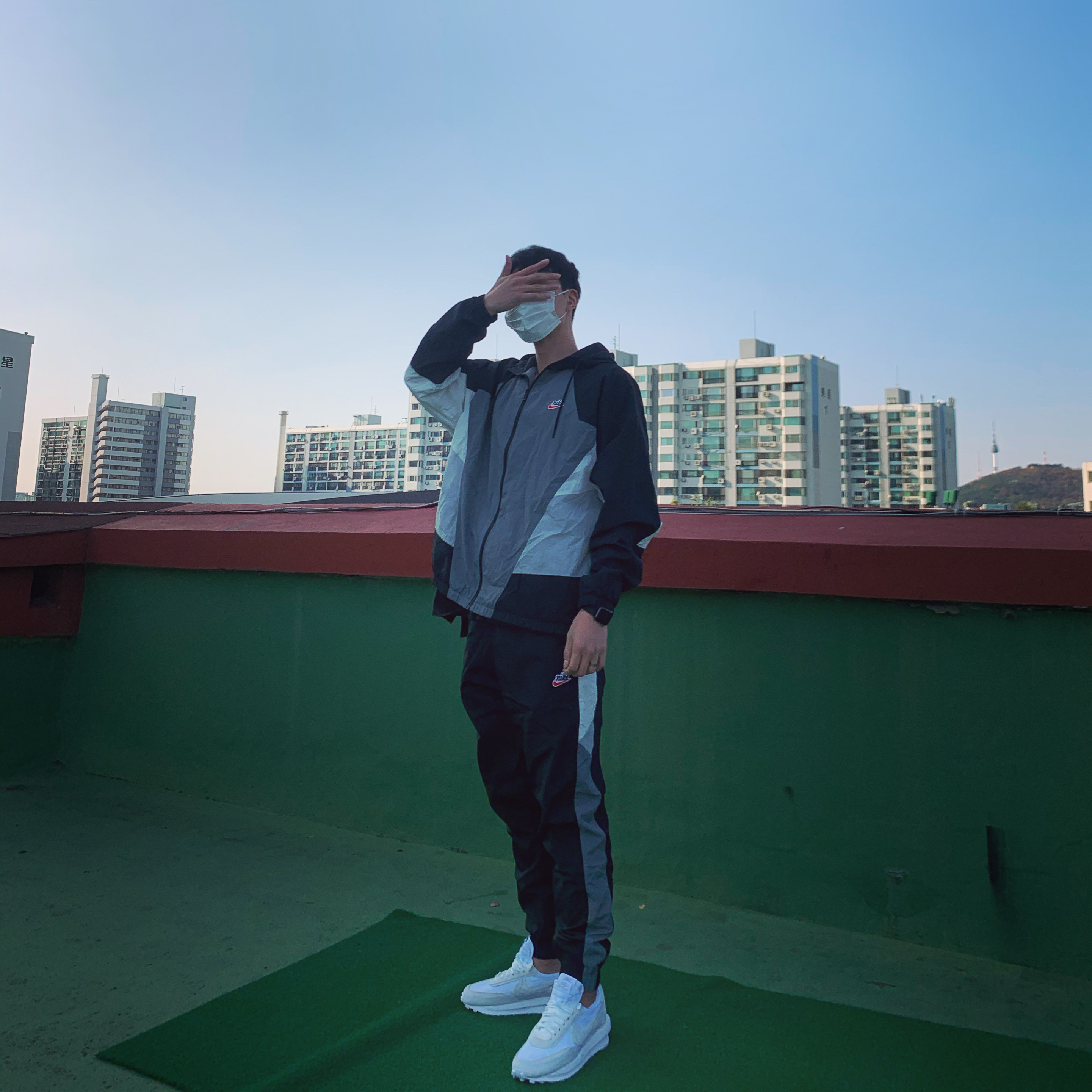Nike x Sacai LDWaffle White Nylon 착용 스타일