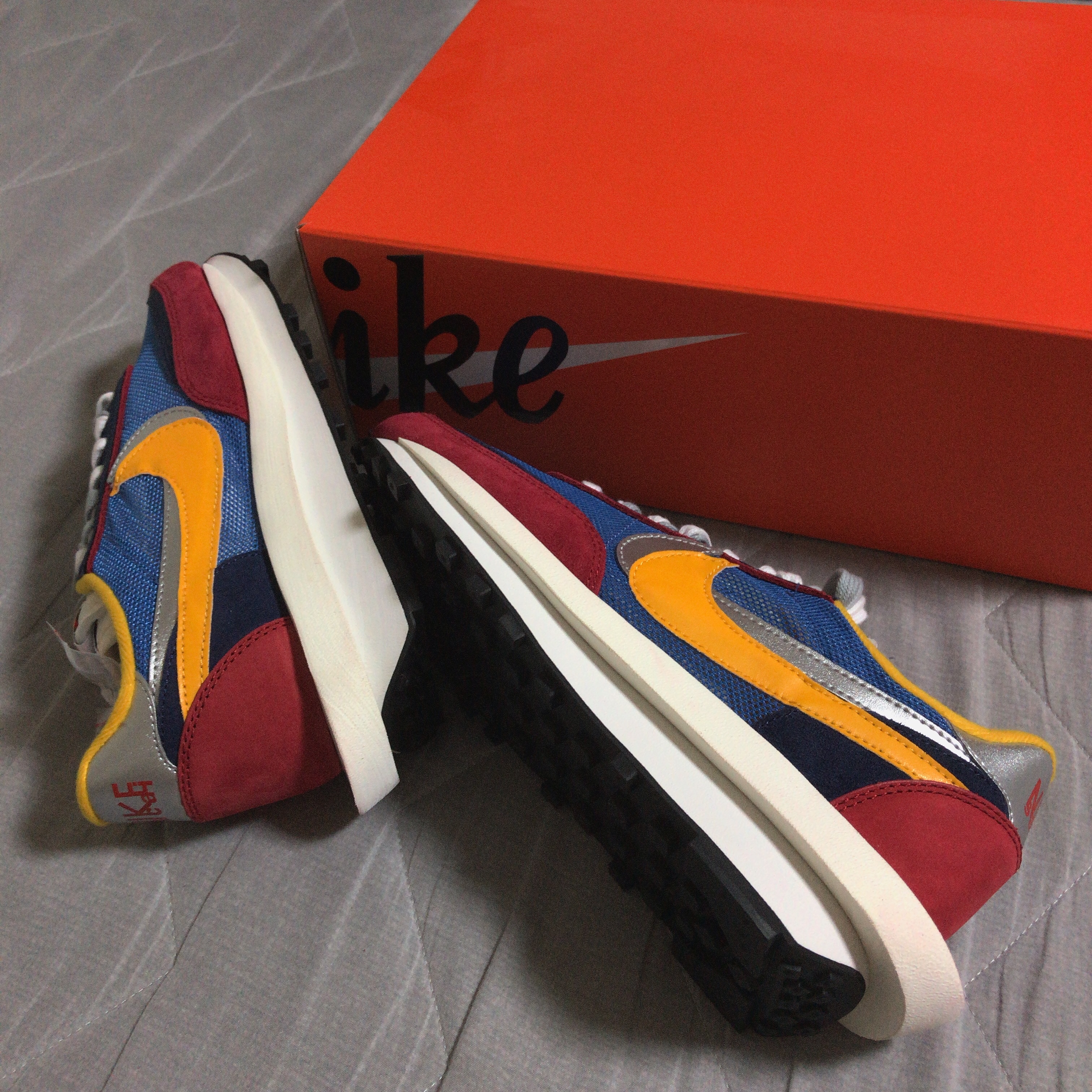 Nike x Sacai LDWaffle Blue Multi 착용 스타일 - 2