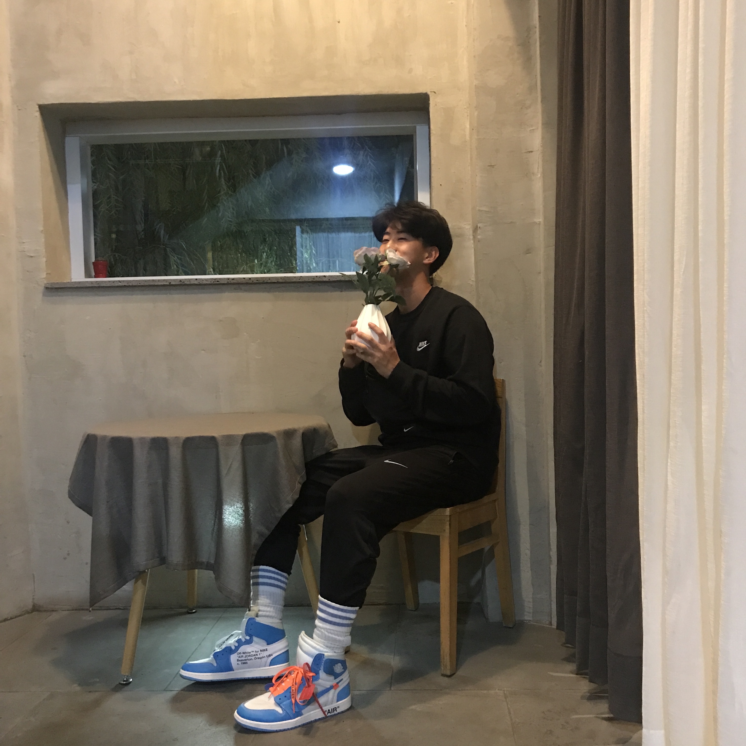 Jordan 1 x Off-White Retro High University Blue 착용 스타일