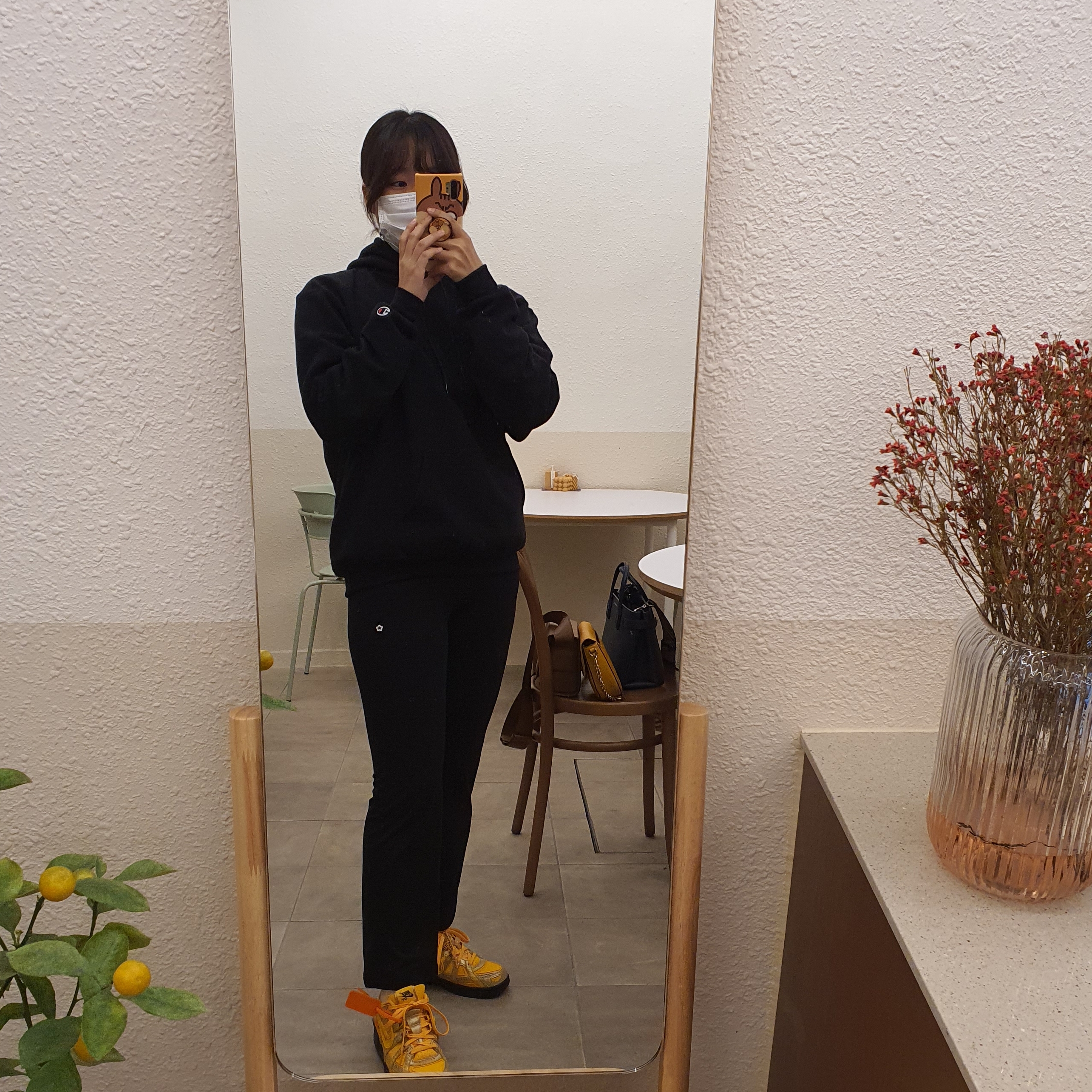 Nike x Off-White Air Rubber Dunk University Gold 착용 스타일