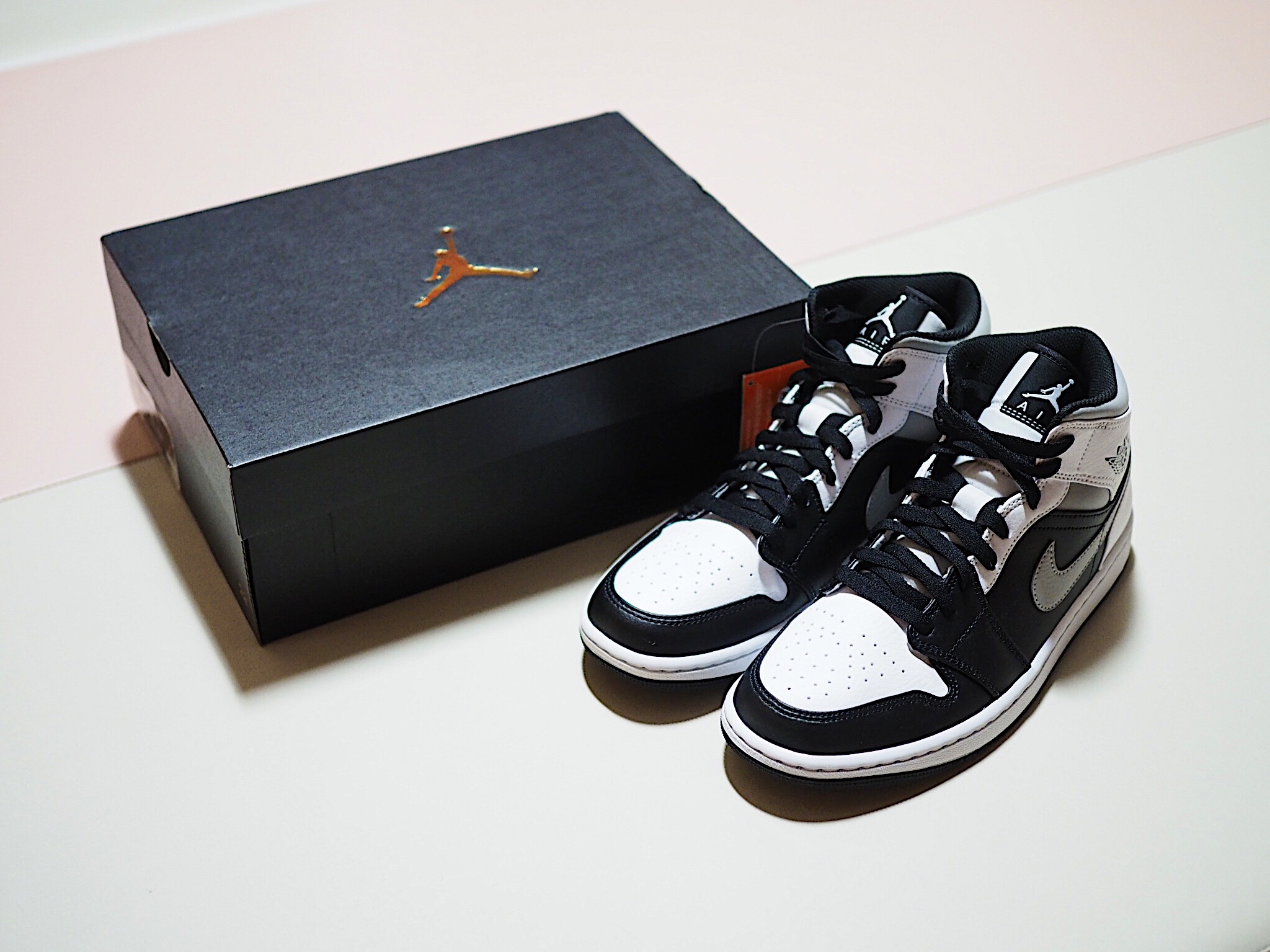 Jordan 1 Mid White Shadow 착용 스타일 - 1