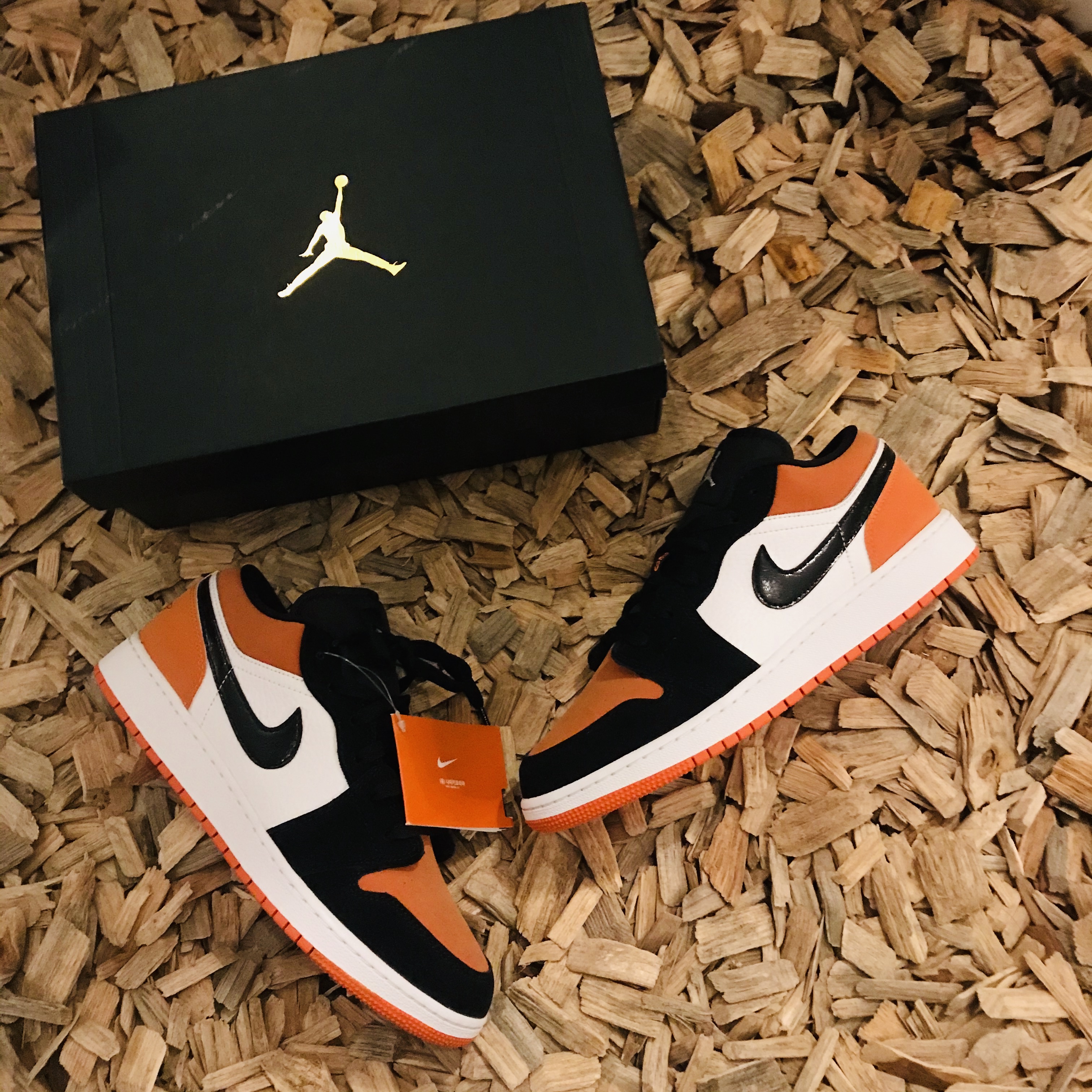 Jordan 1 Low Shattered Backboard 착용 스타일
