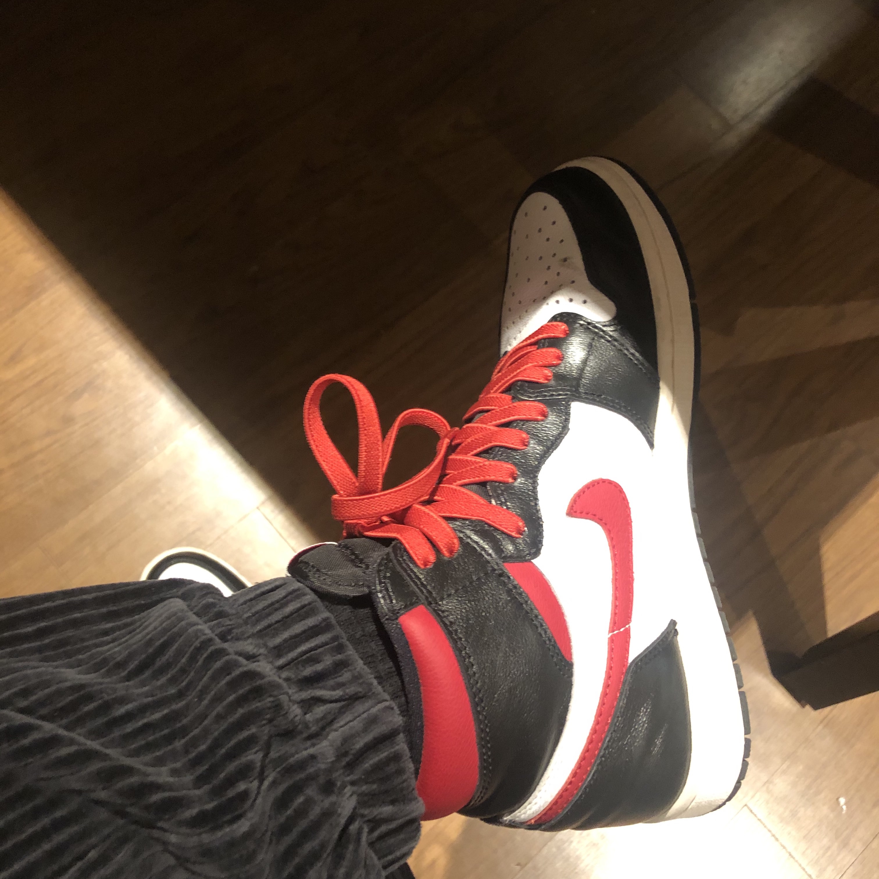 Jordan 1 Retro High OG Gym Red 착용 스타일 - 4
