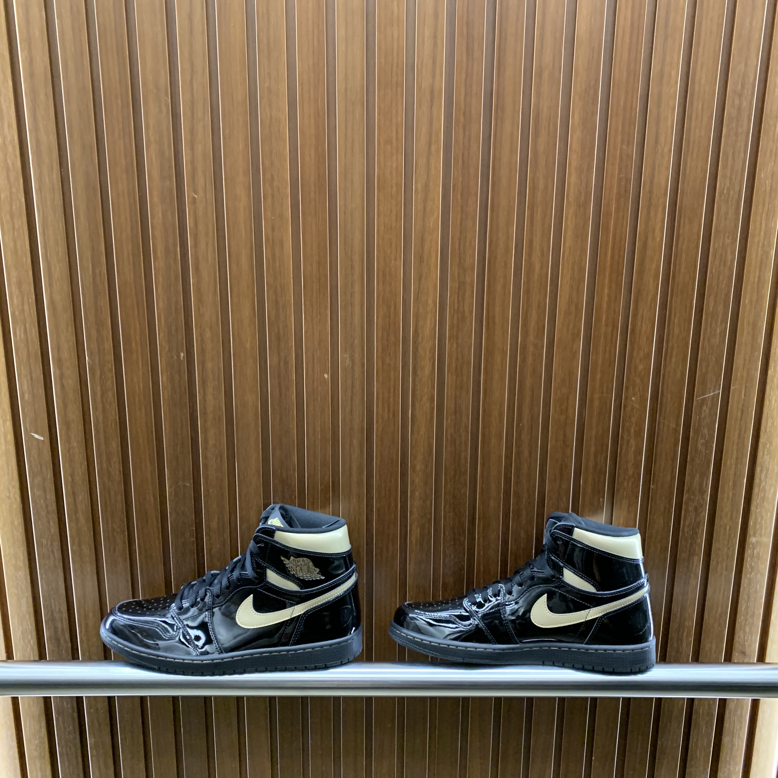 Jordan 1 Retro High OG Metallic Gold 착용 스타일