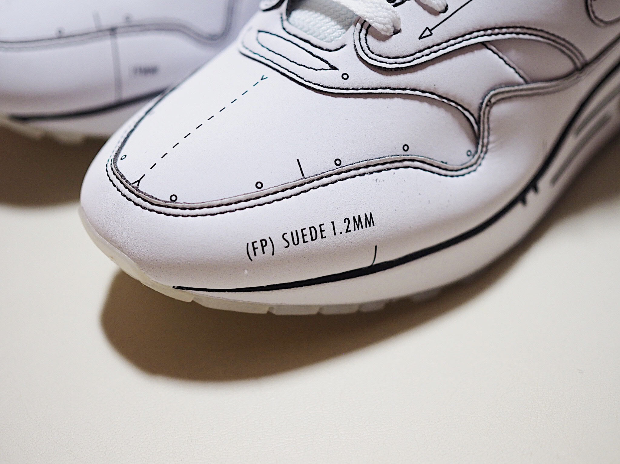 Nike Air Max 1 Tinker Sketch to Shelf White 착용 스타일 - 3