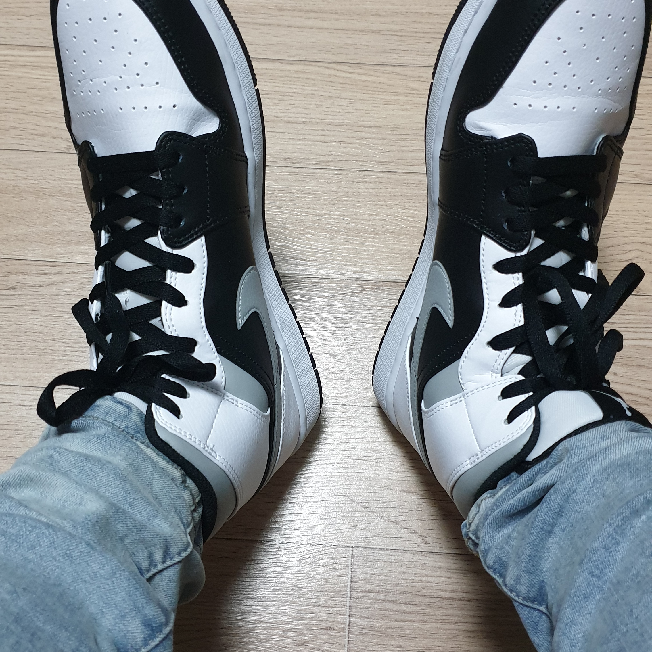 Jordan 1 Mid White Shadow 착용 스타일