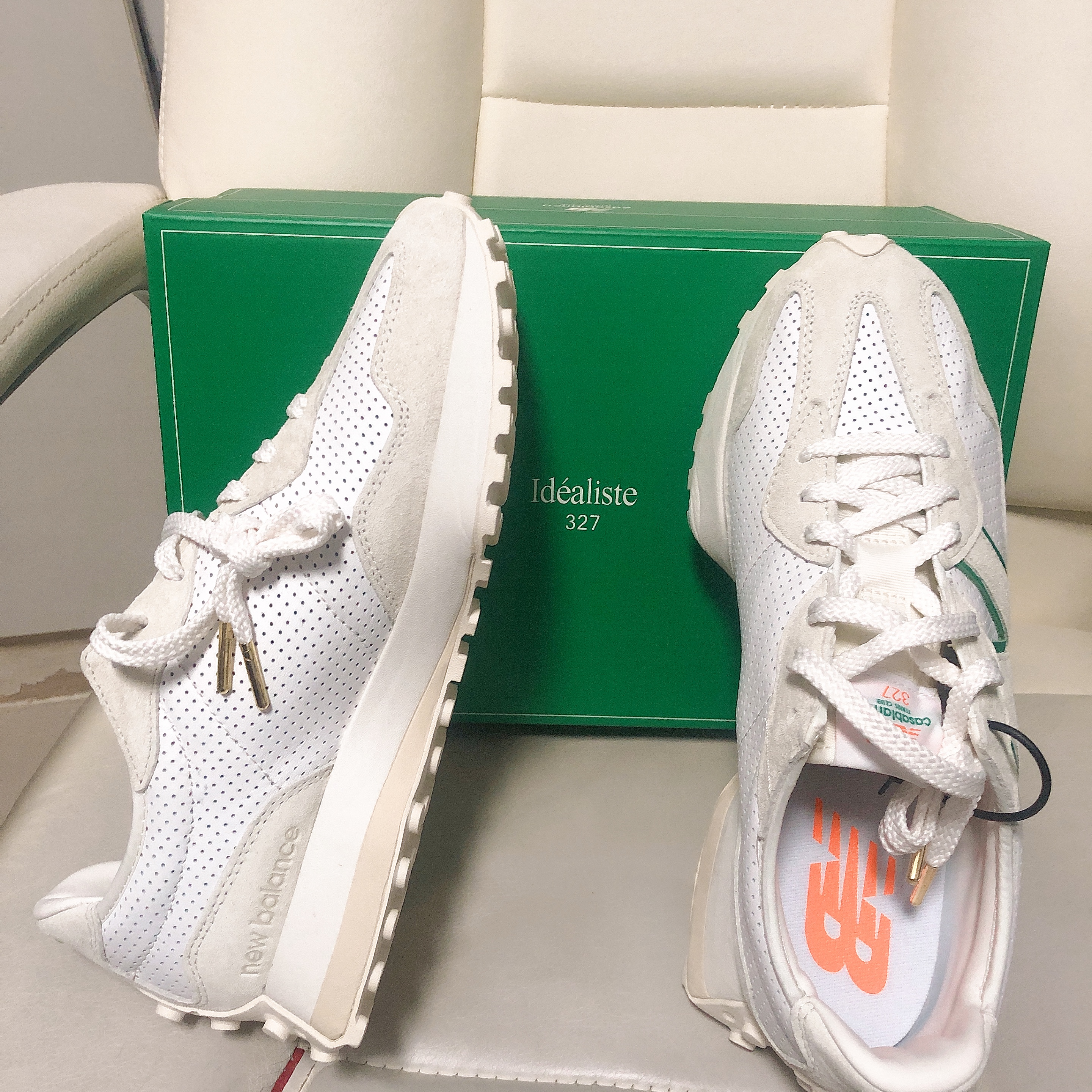 New Balance x Casablanca 327 Idealist Off White Green 착용 스타일 - 3