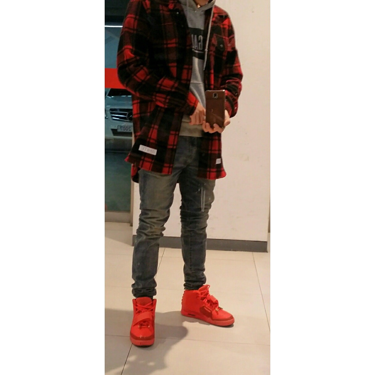 Nike Air Yeezy 2 Red October, Nike Air Yeezy 2 Solar Red 착용 스타일 - 1