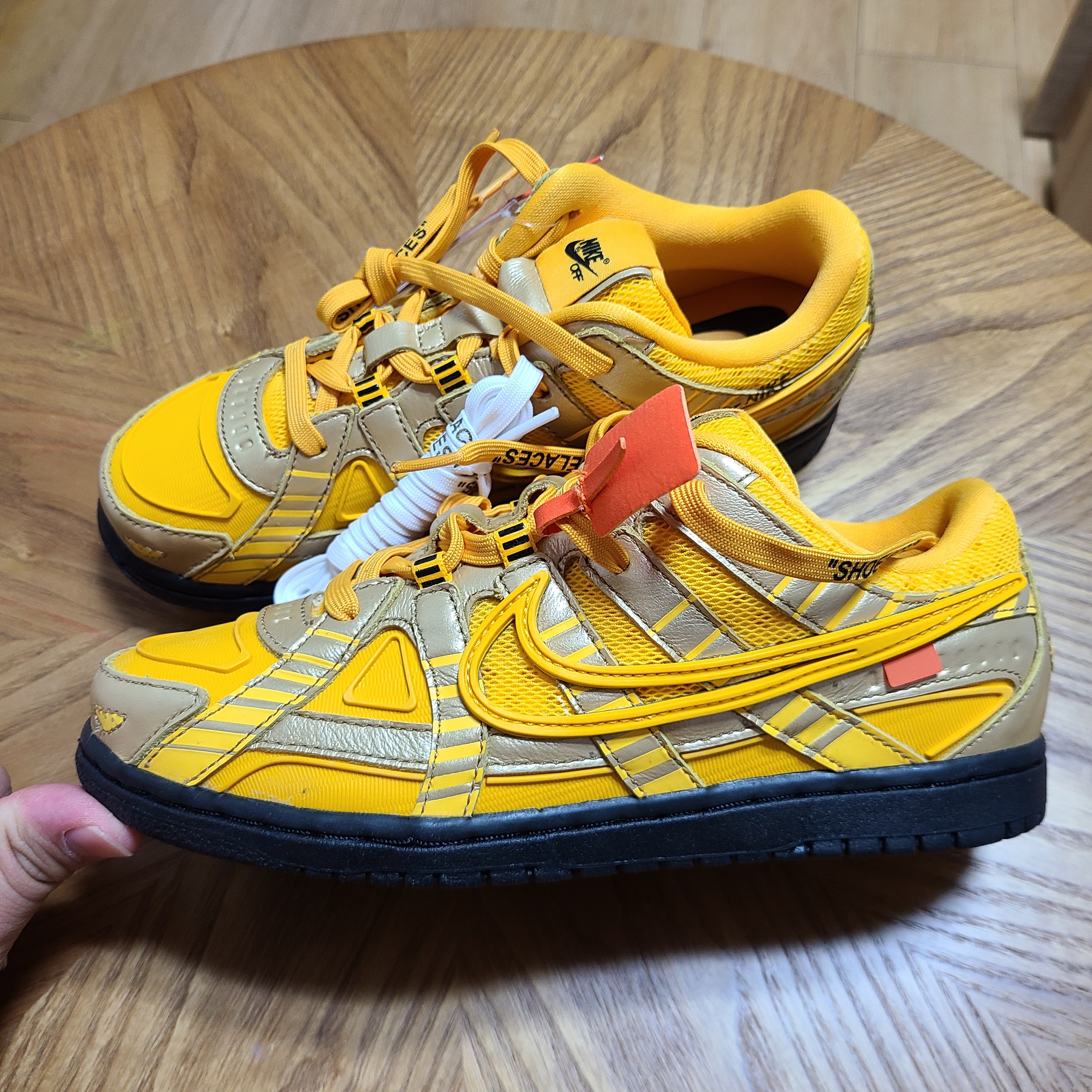 (PS) Nike x Off-White Air Rubber Dunk University Gold 착용 스타일 - 2