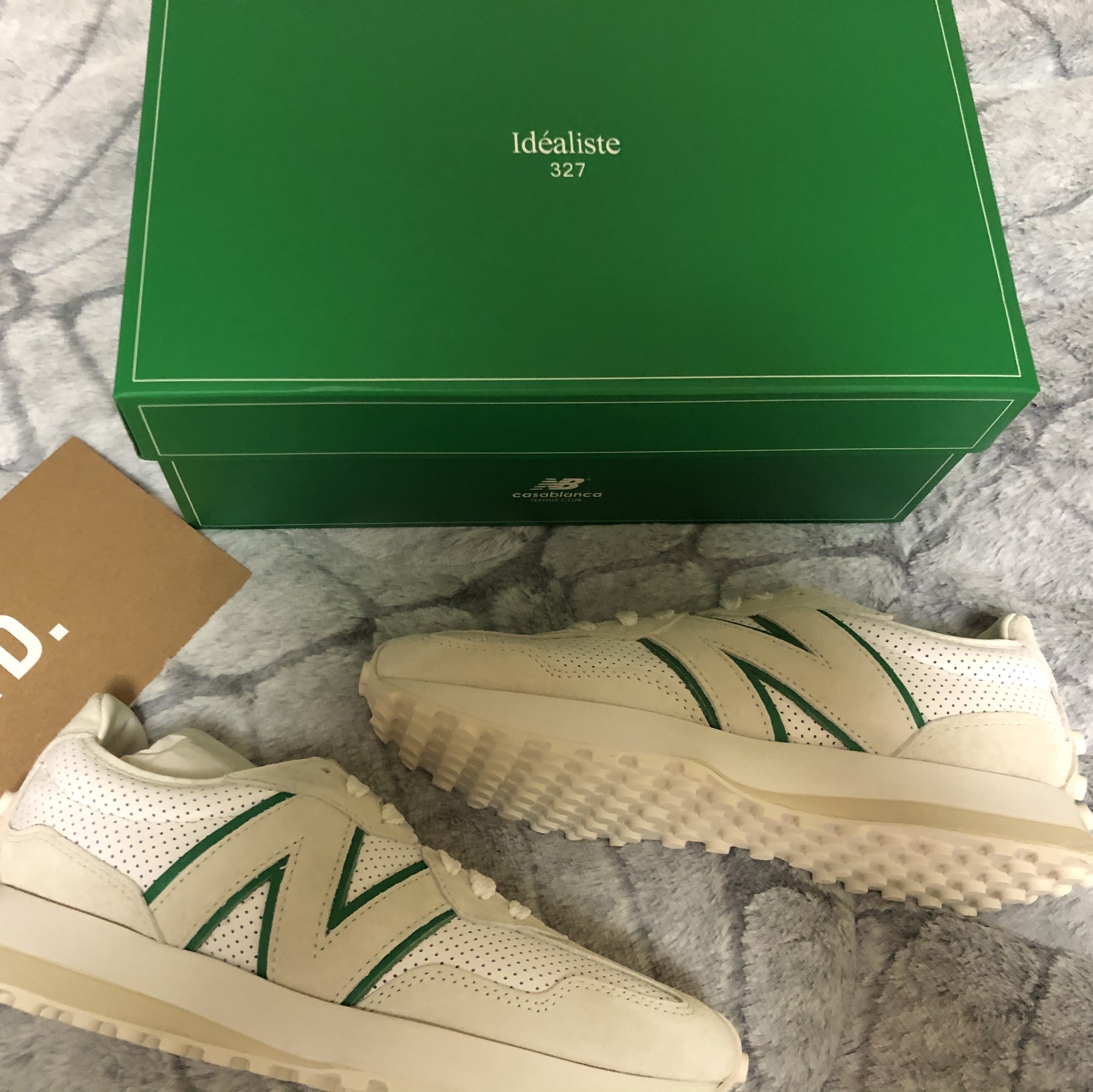 New Balance x Casablanca 327 Idealist Off White Green 착용 스타일 - 1