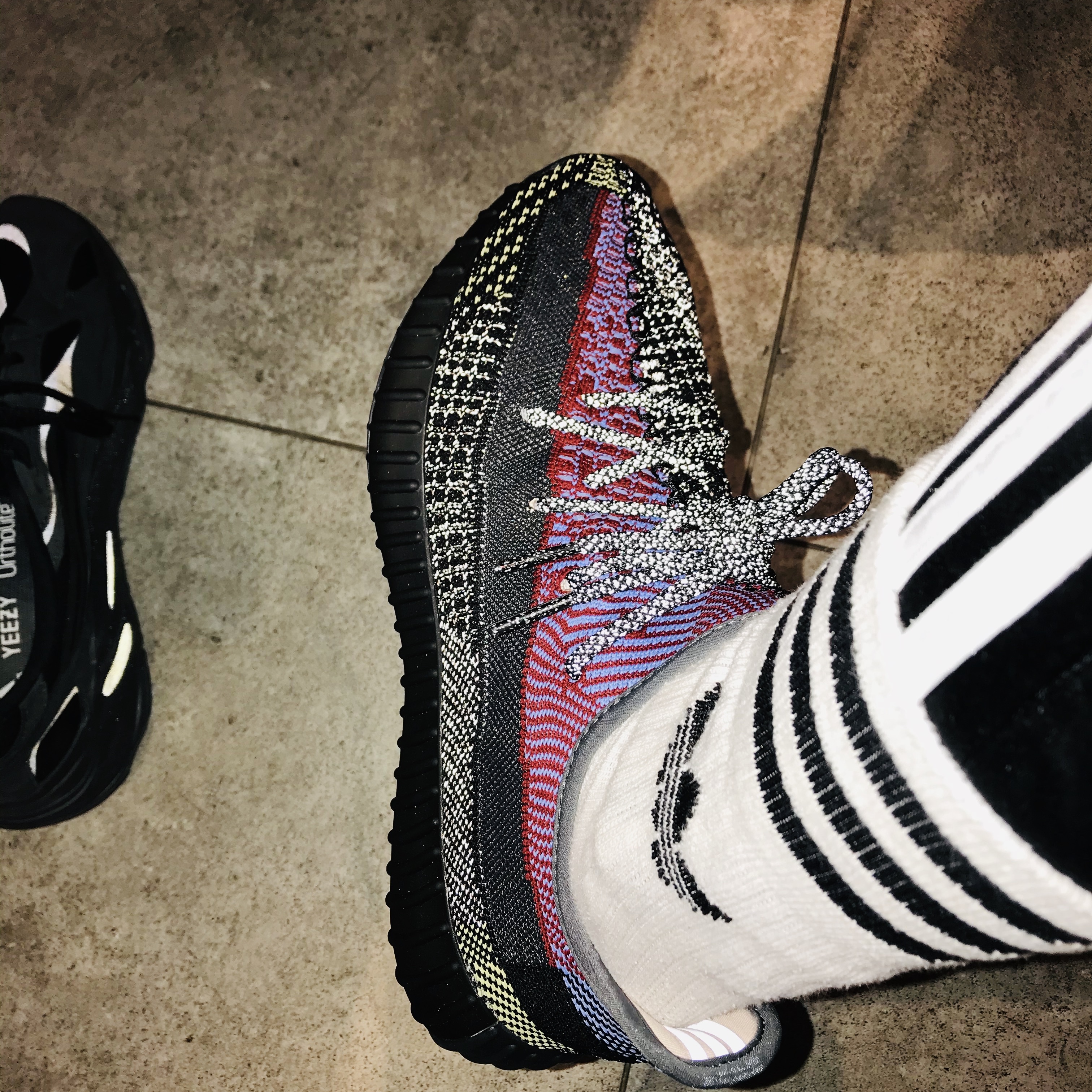 Adidas Yeezy Boost 350 V2 Yecheil - Reflective 착용 스타일 - 2