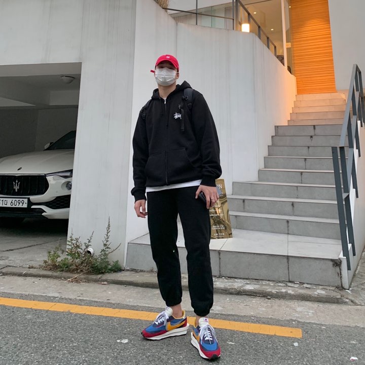 Nike x Sacai LDWaffle Blue Multi 착용 스타일