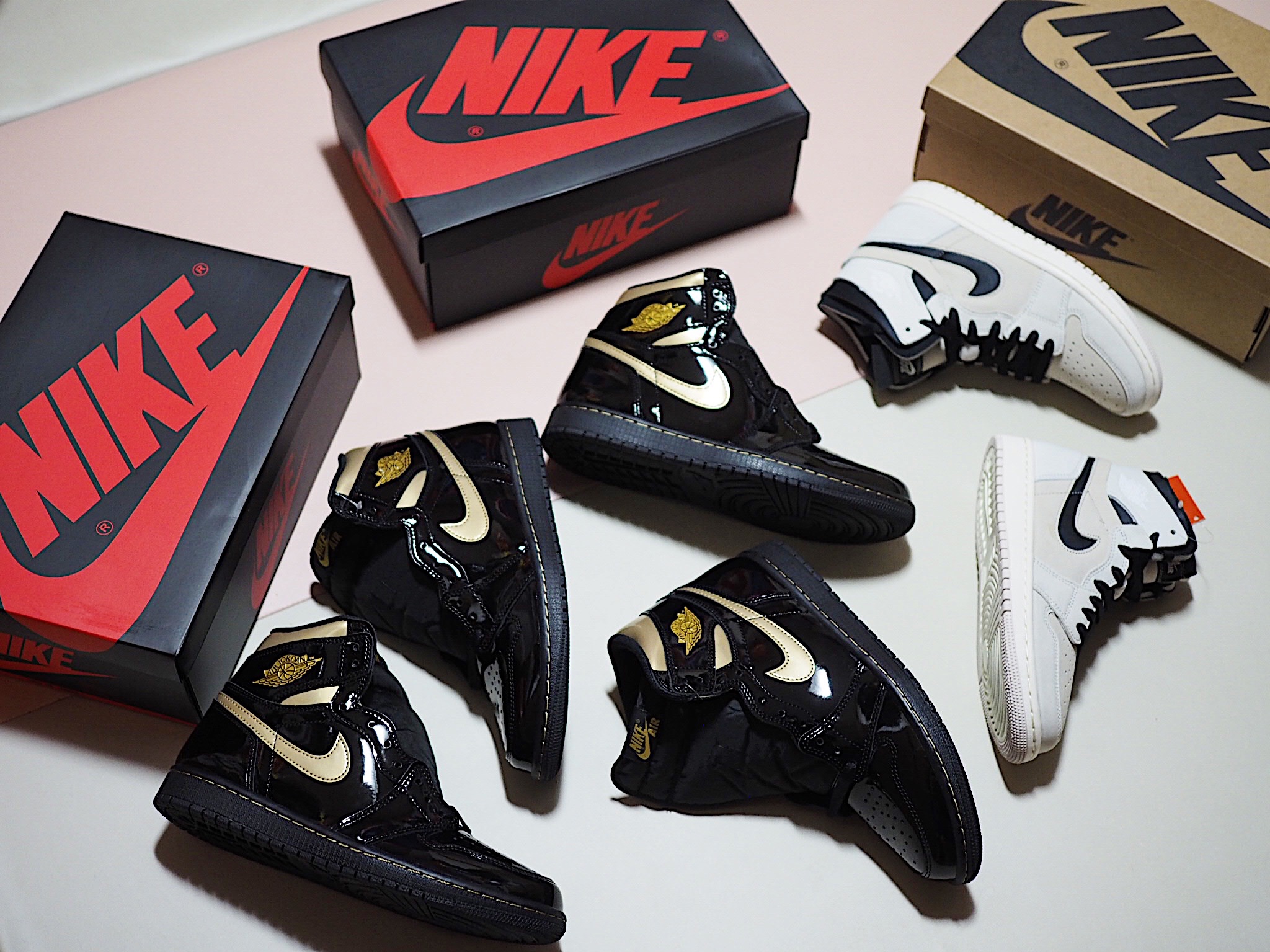 (W) Jordan 1 Zoom Air CMFT Summit Sail, Jordan 1 Retro High OG Metallic Gold 착용 스타일 - 1