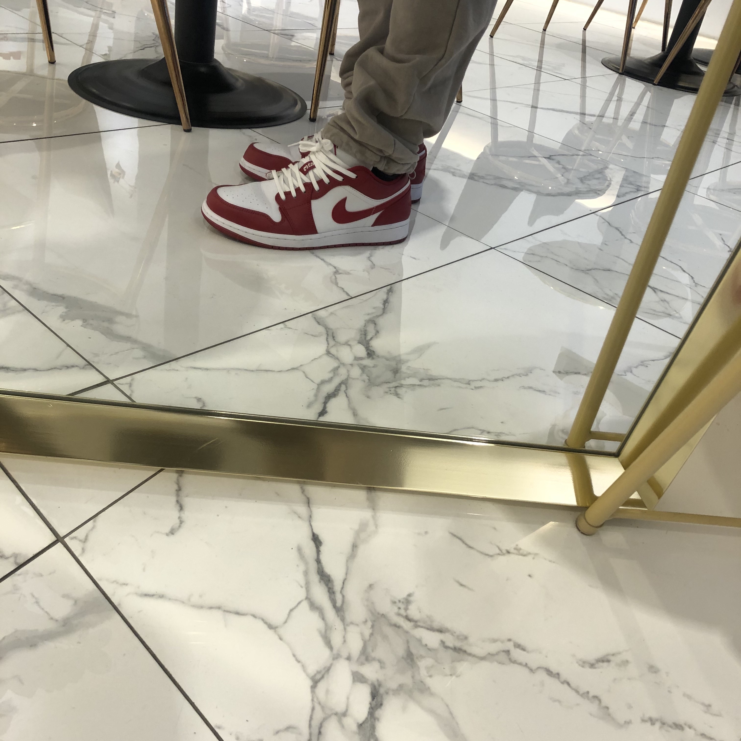 Jordan 1 Low Gym Red White 착용 스타일 - 2