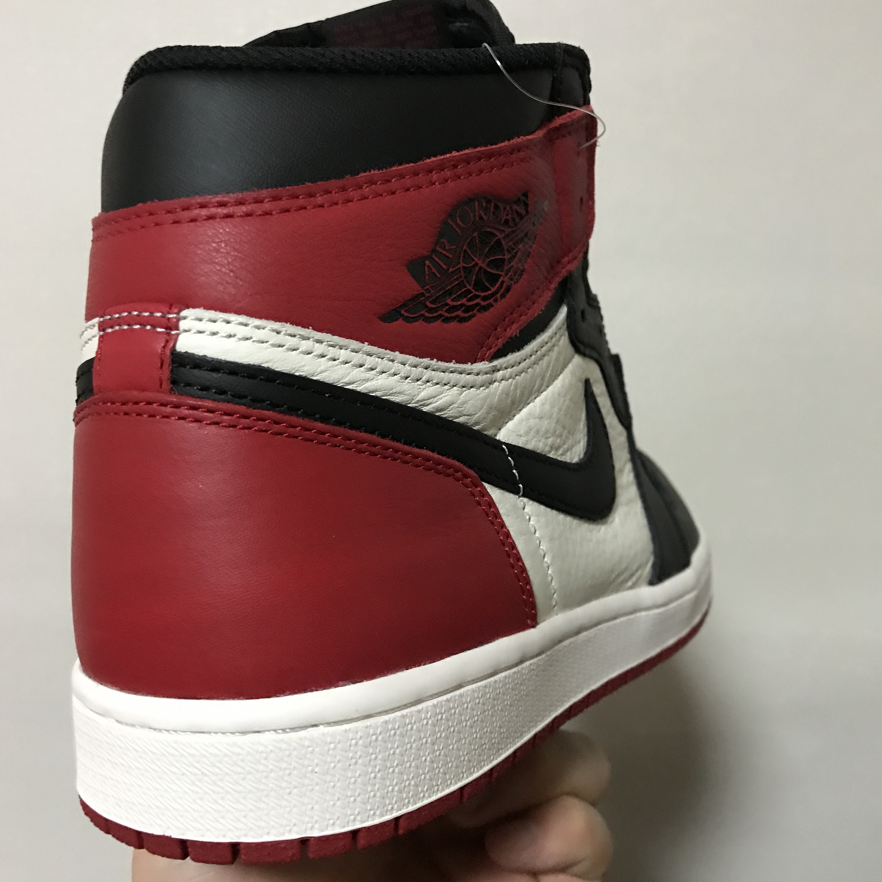 Jordan 1 Retro High OG Bred Toe 착용 스타일 - 3
