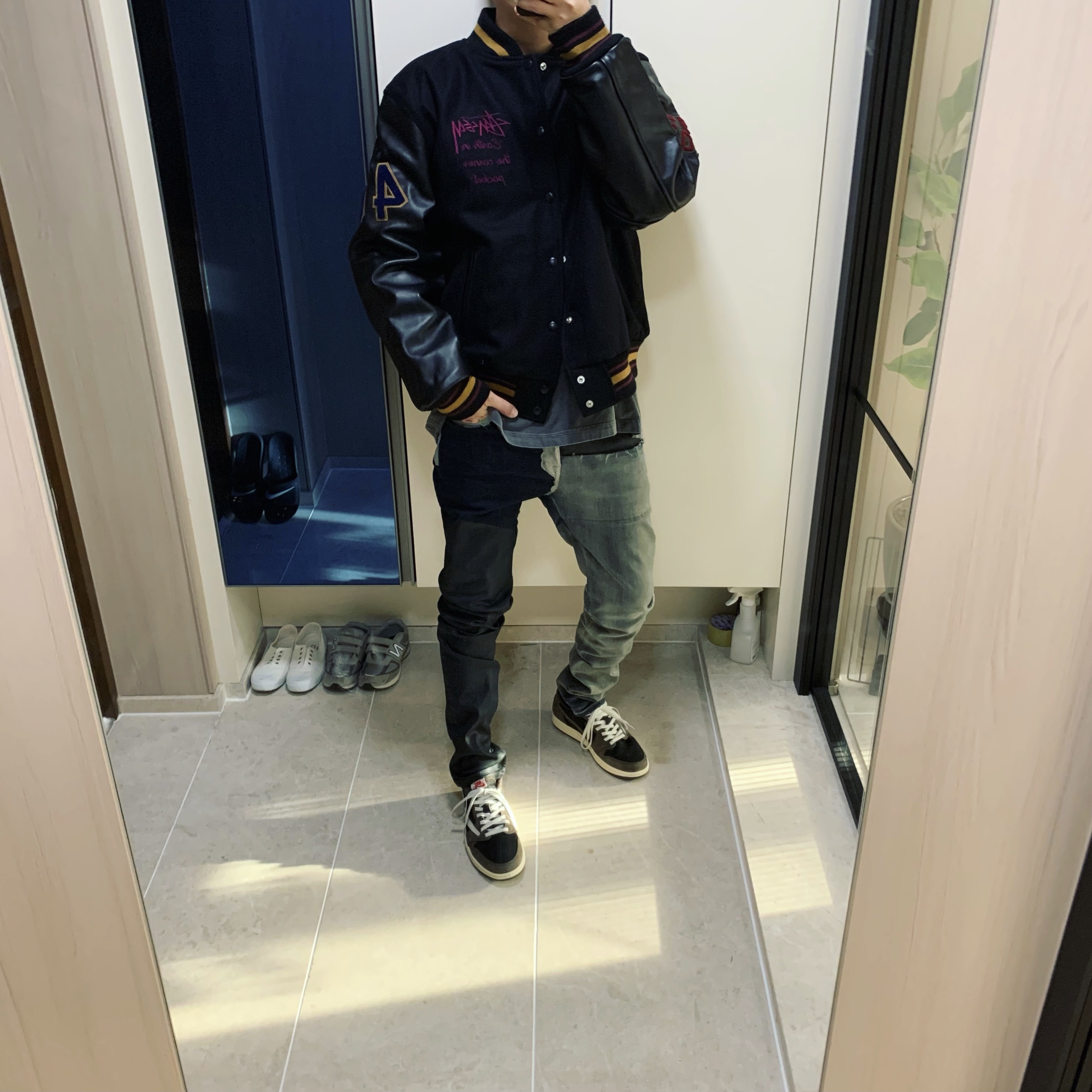 Jordan 1 x Travis Scott Retro Low OG SP Mocha 착용 스타일 - 2