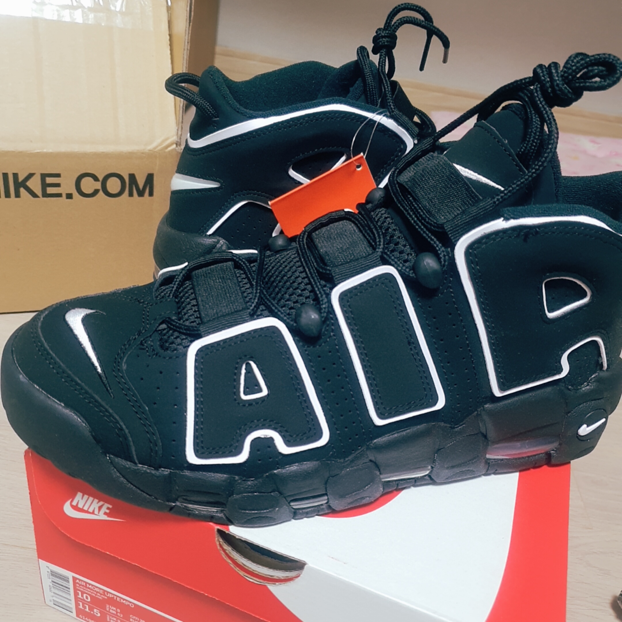 Nike Air More Uptempo Black White 2020 착용 스타일 - 1
