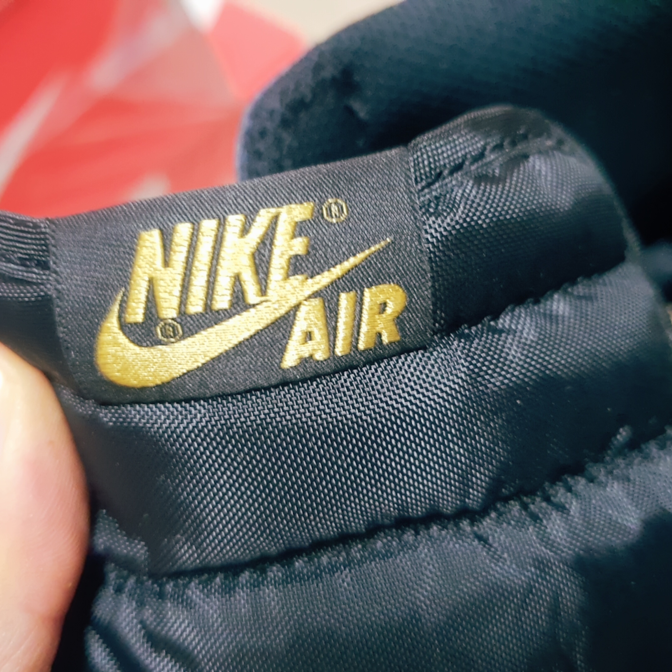 Jordan 1 Retro High OG Metallic Gold 착용 스타일 - 4