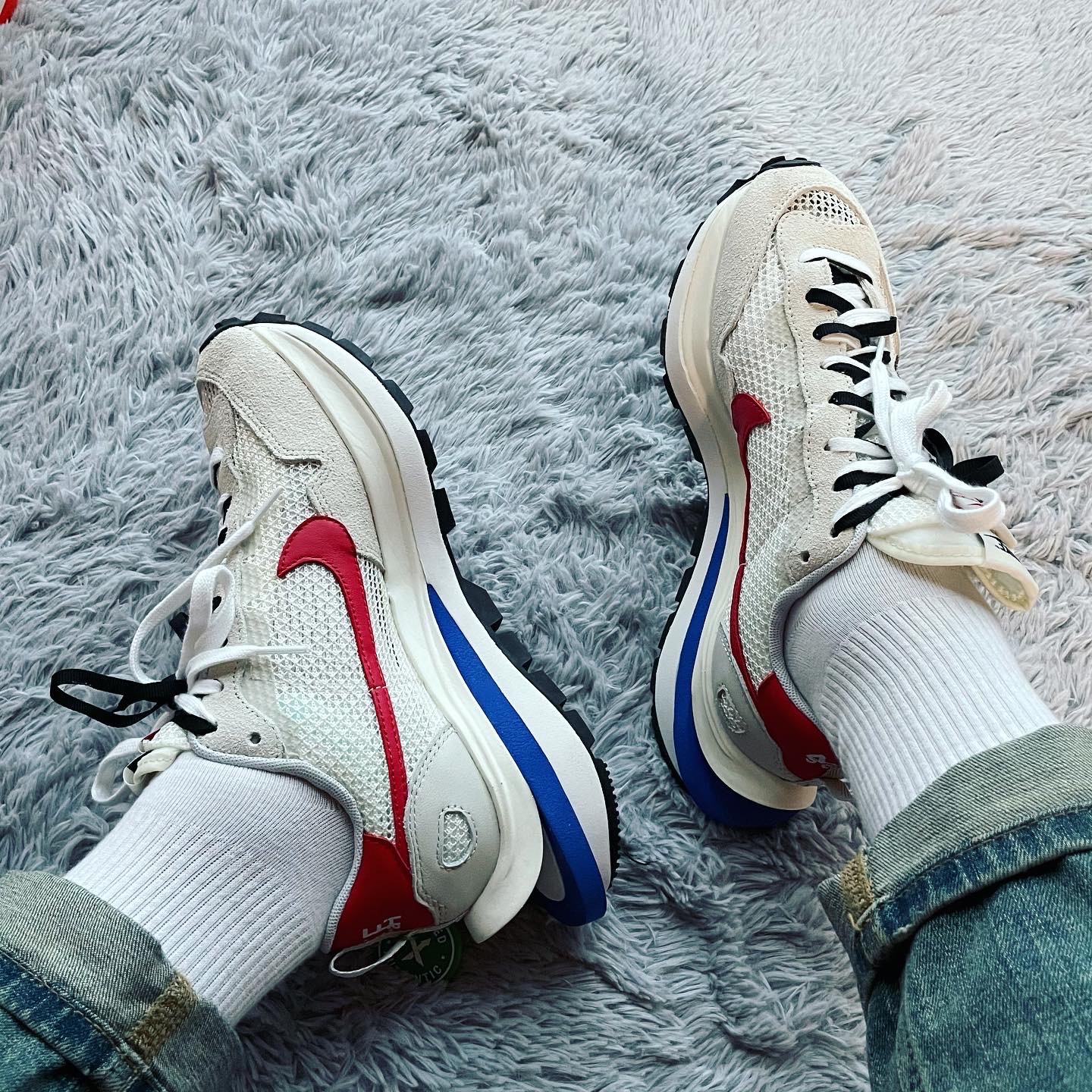 Nike x Sacai VaporWaffle Royal Fuchsia 착용 스타일