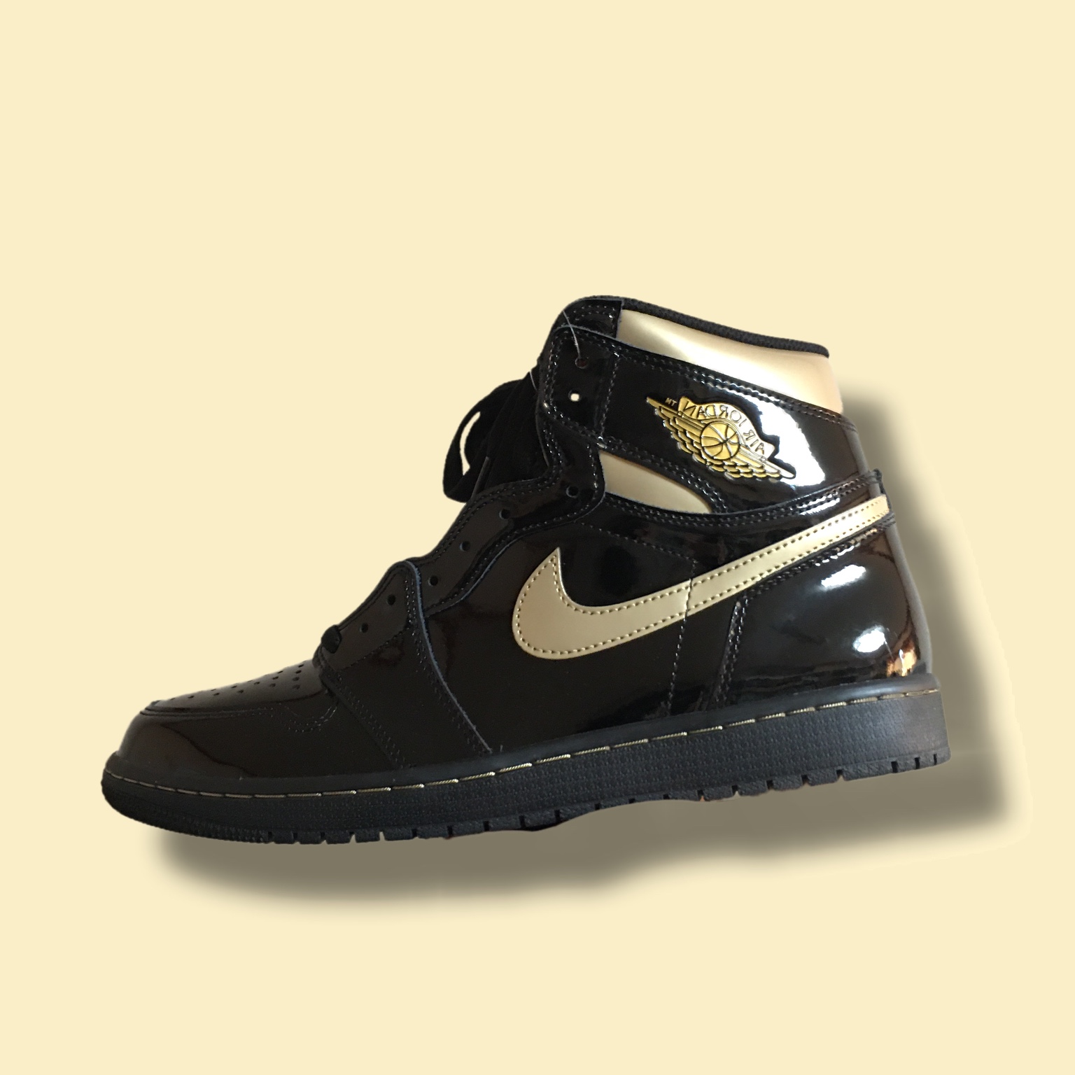 Jordan 1 Retro High OG Metallic Gold 착용 스타일