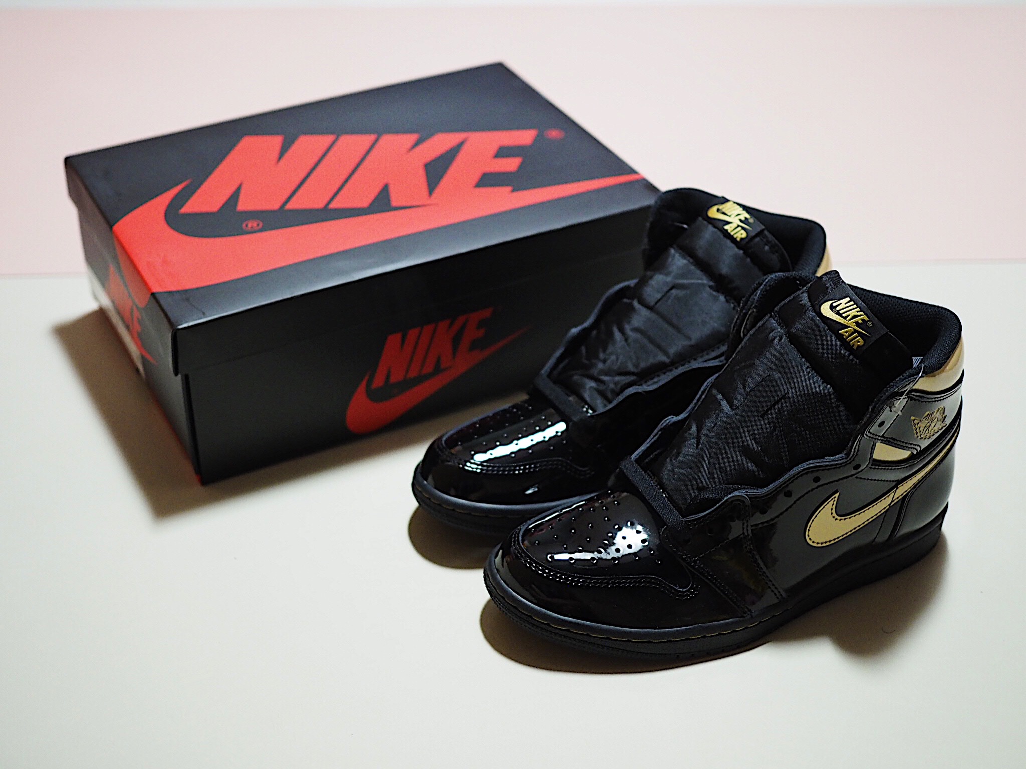 Jordan 1 Retro High OG Metallic Gold 착용 스타일 - 1
