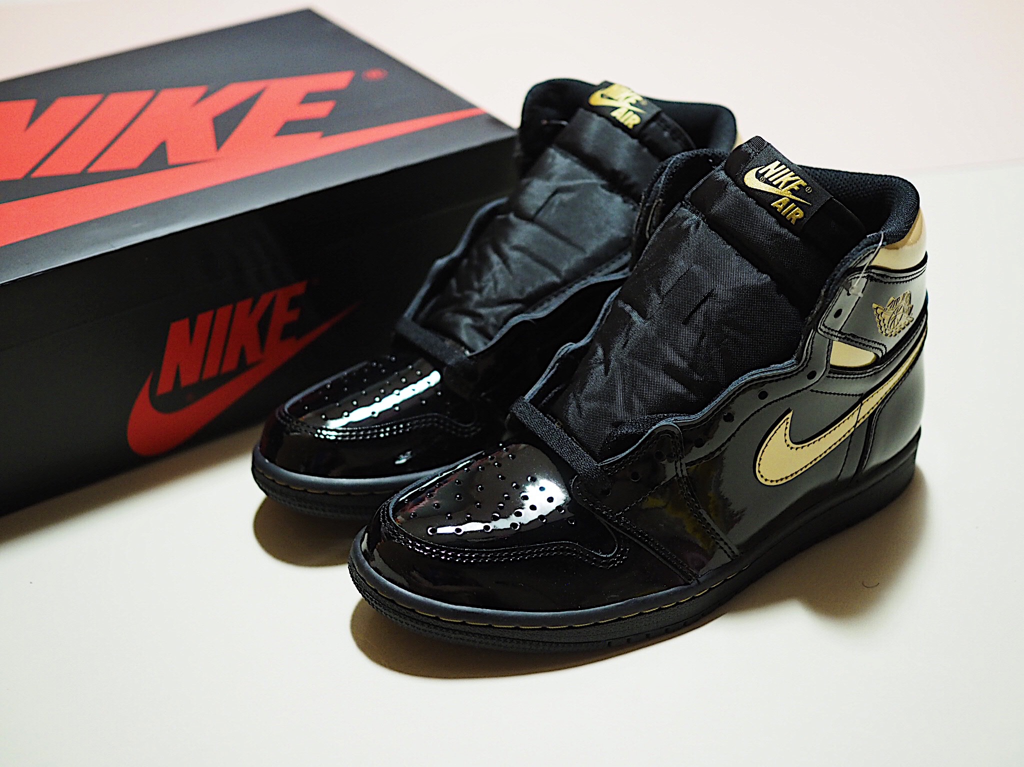 Jordan 1 Retro High OG Metallic Gold 착용 스타일 - 2