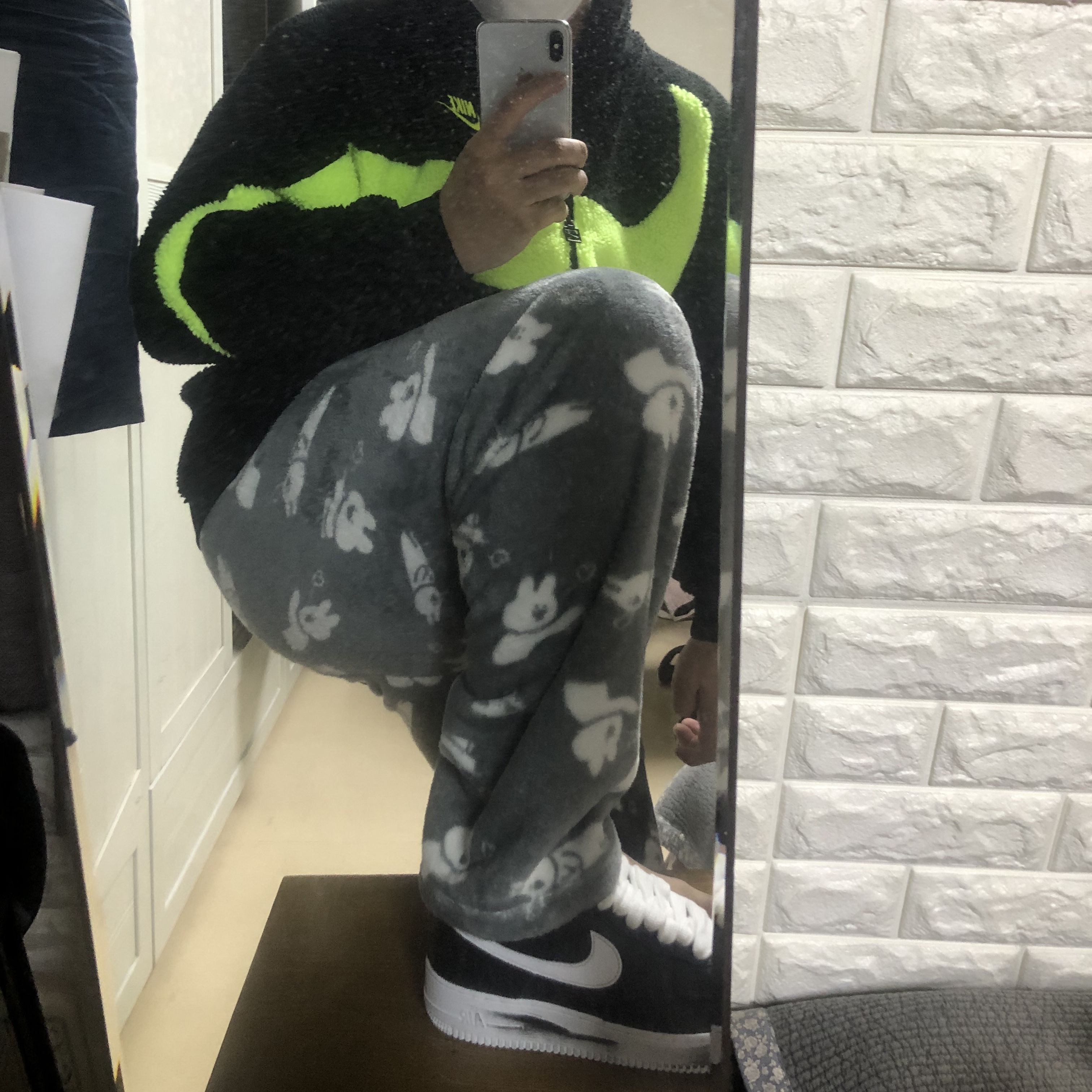 Nike x Peaceminusone Air Force 1 Low Para-Noise 착용 스타일