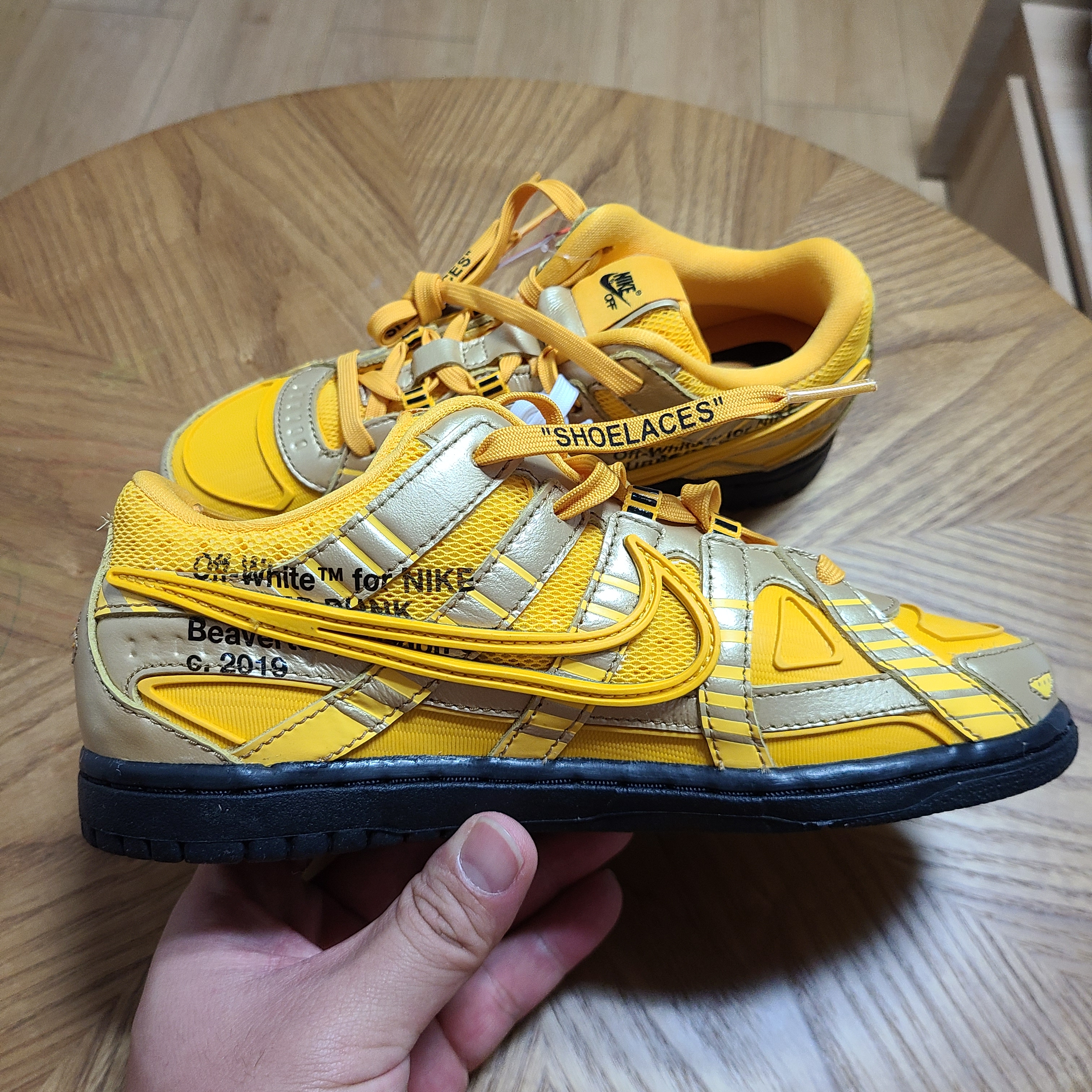 (PS) Nike x Off-White Air Rubber Dunk University Gold 착용 스타일 - 3
