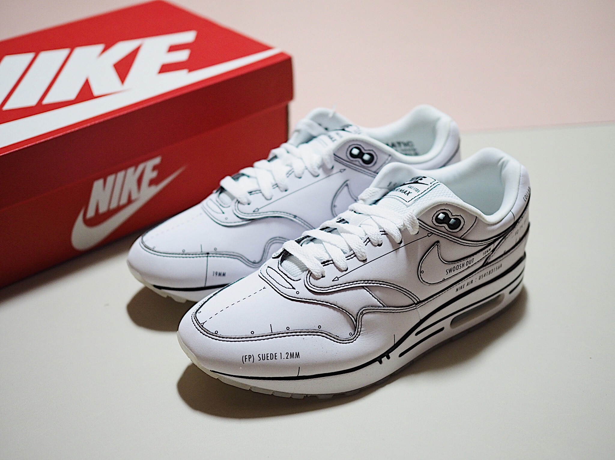 Nike Air Max 1 Tinker Sketch to Shelf White 착용 스타일 - 2