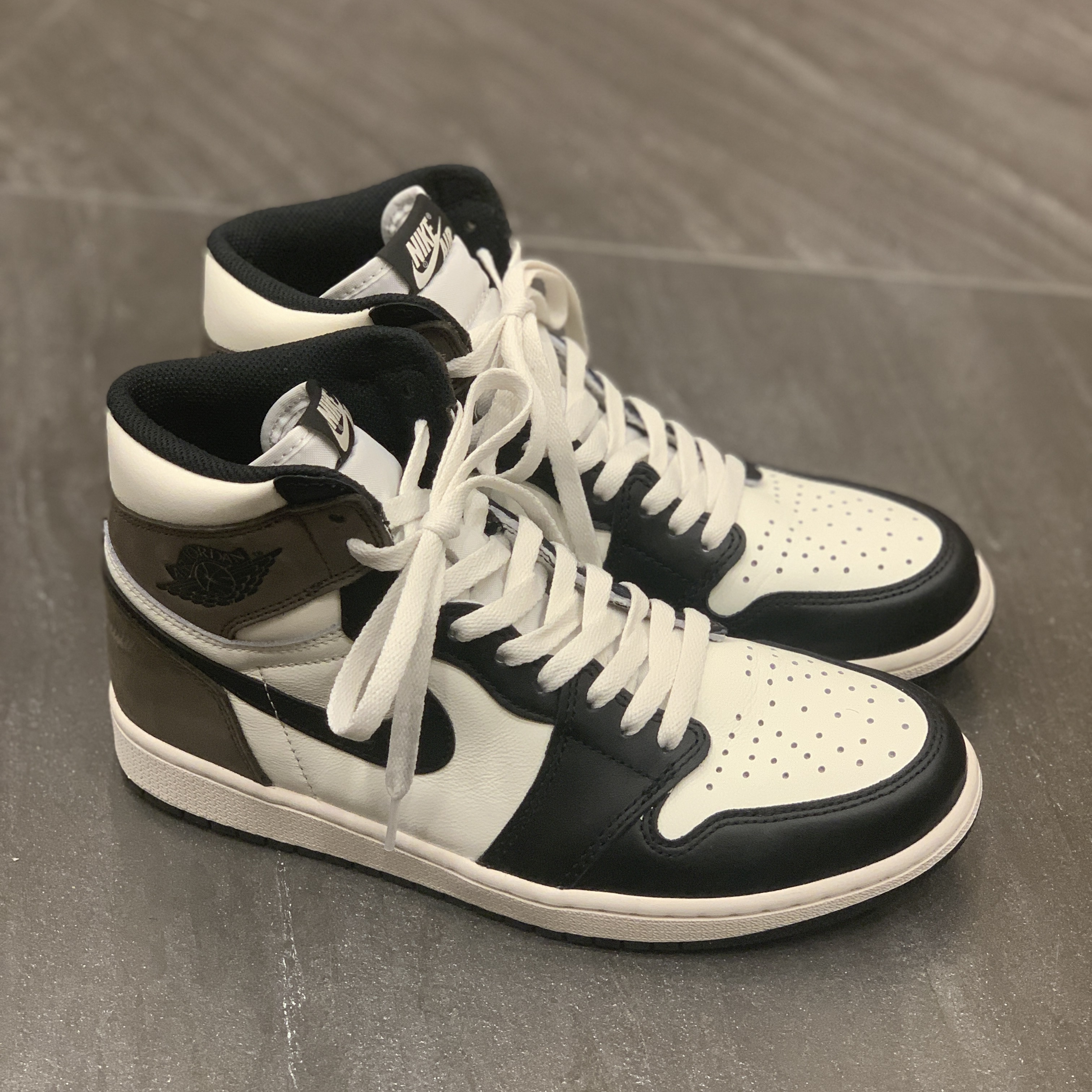 Jordan 1 Retro High OG Black Mocha 착용 스타일 - 4