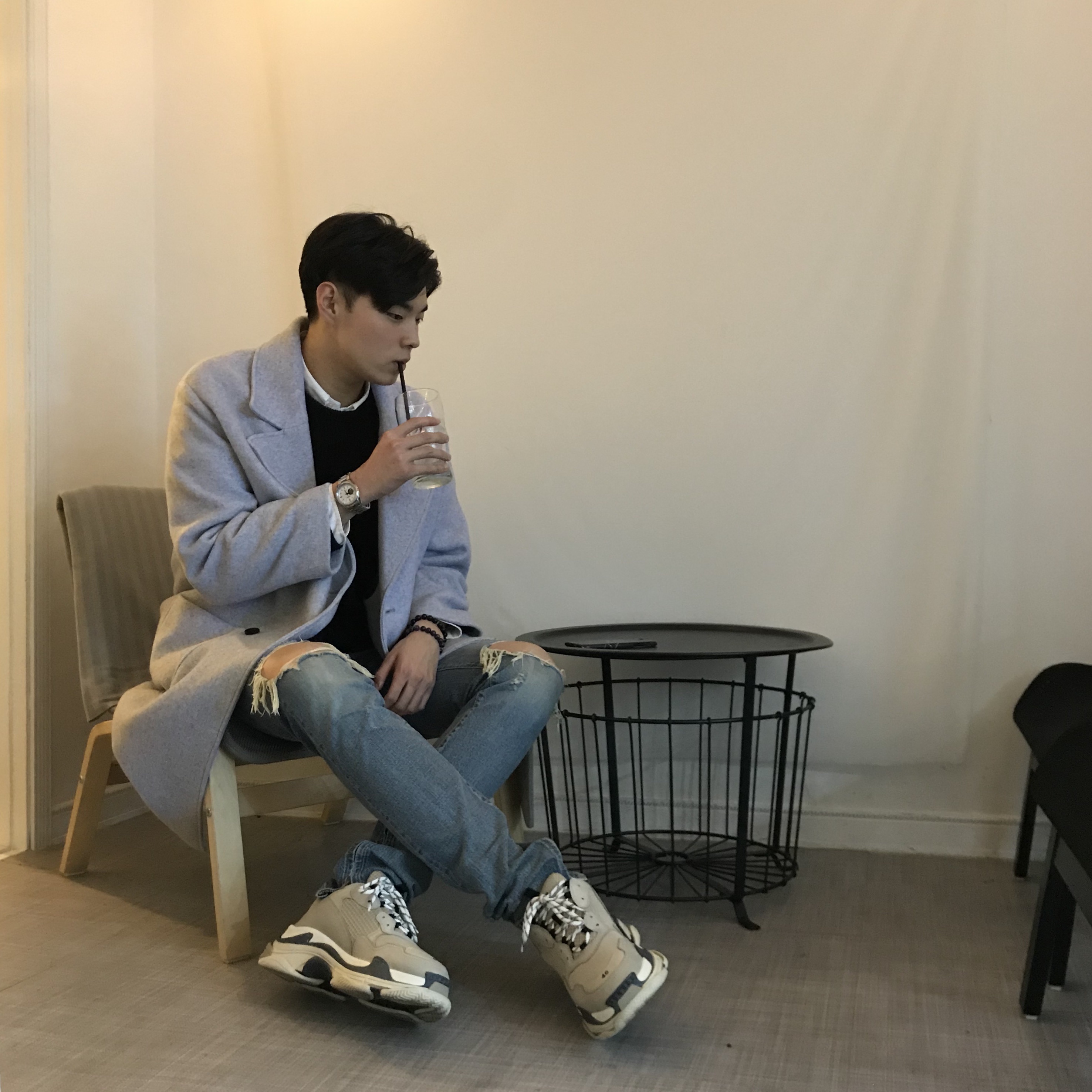 Balenciaga Triple S Vanille 2018 착용 스타일 - 1