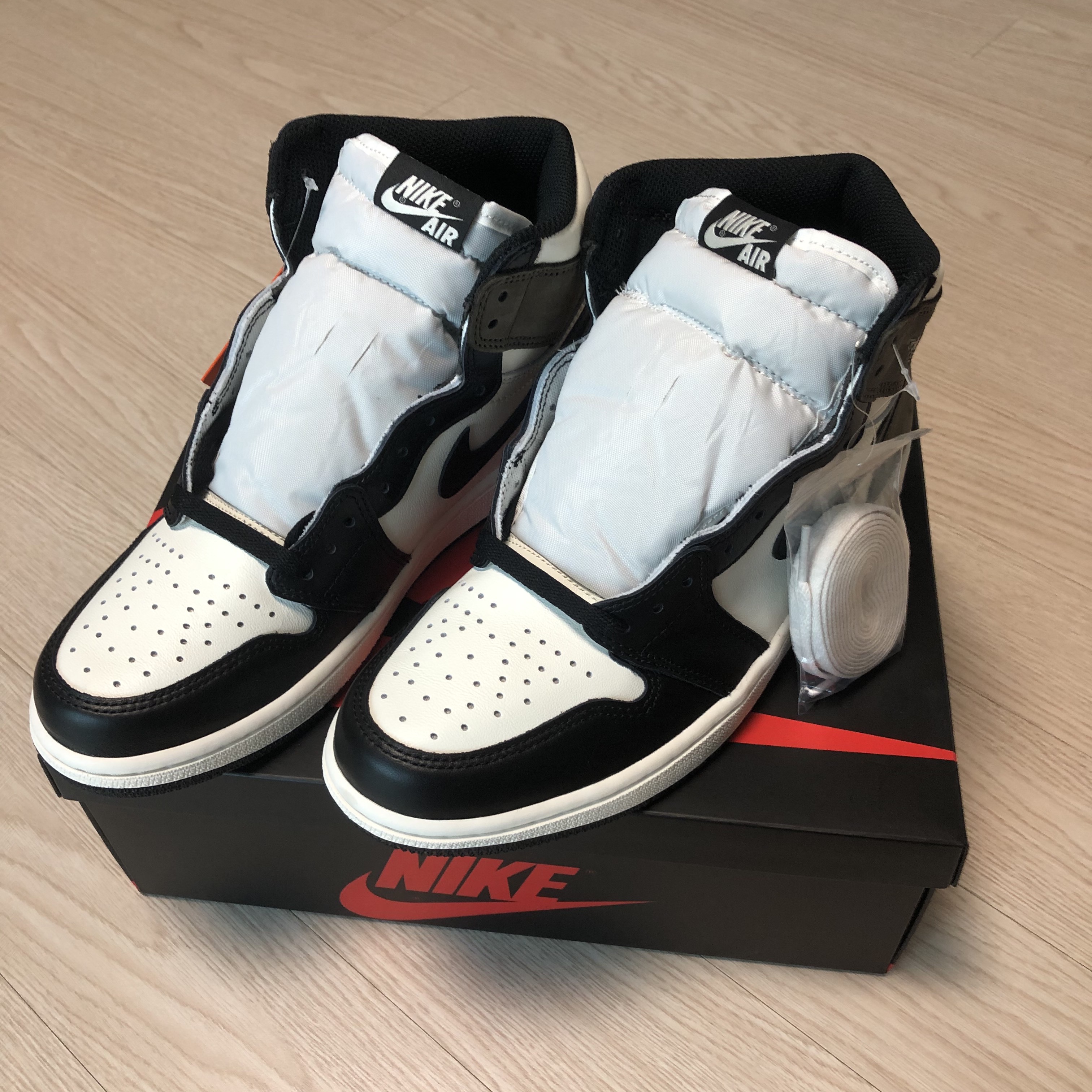 Jordan 1 Retro High OG Black Mocha 착용 스타일 - 1