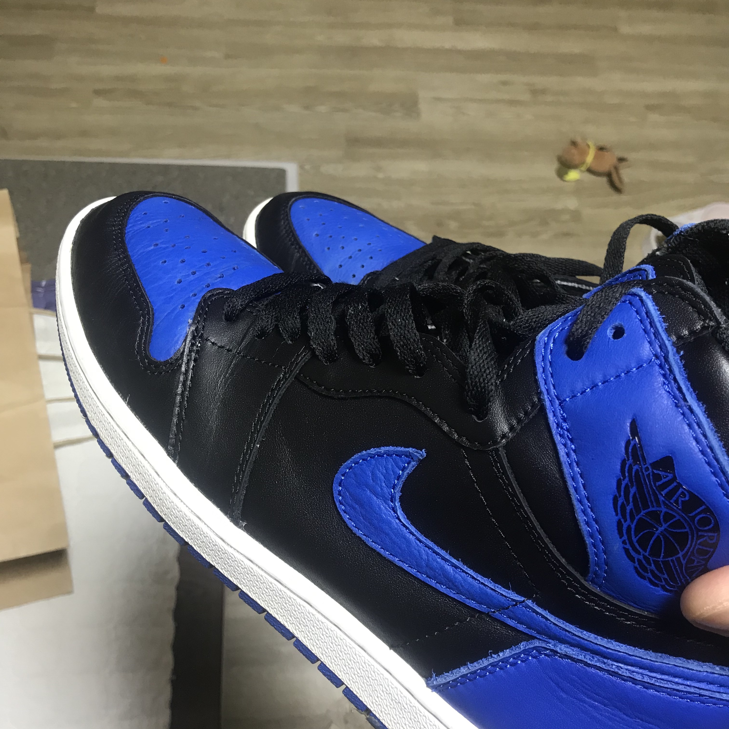Jordan 1 Retro Royal 2017, Jordan 1 Retro High OG Royal Toe 착용 스타일 - 1