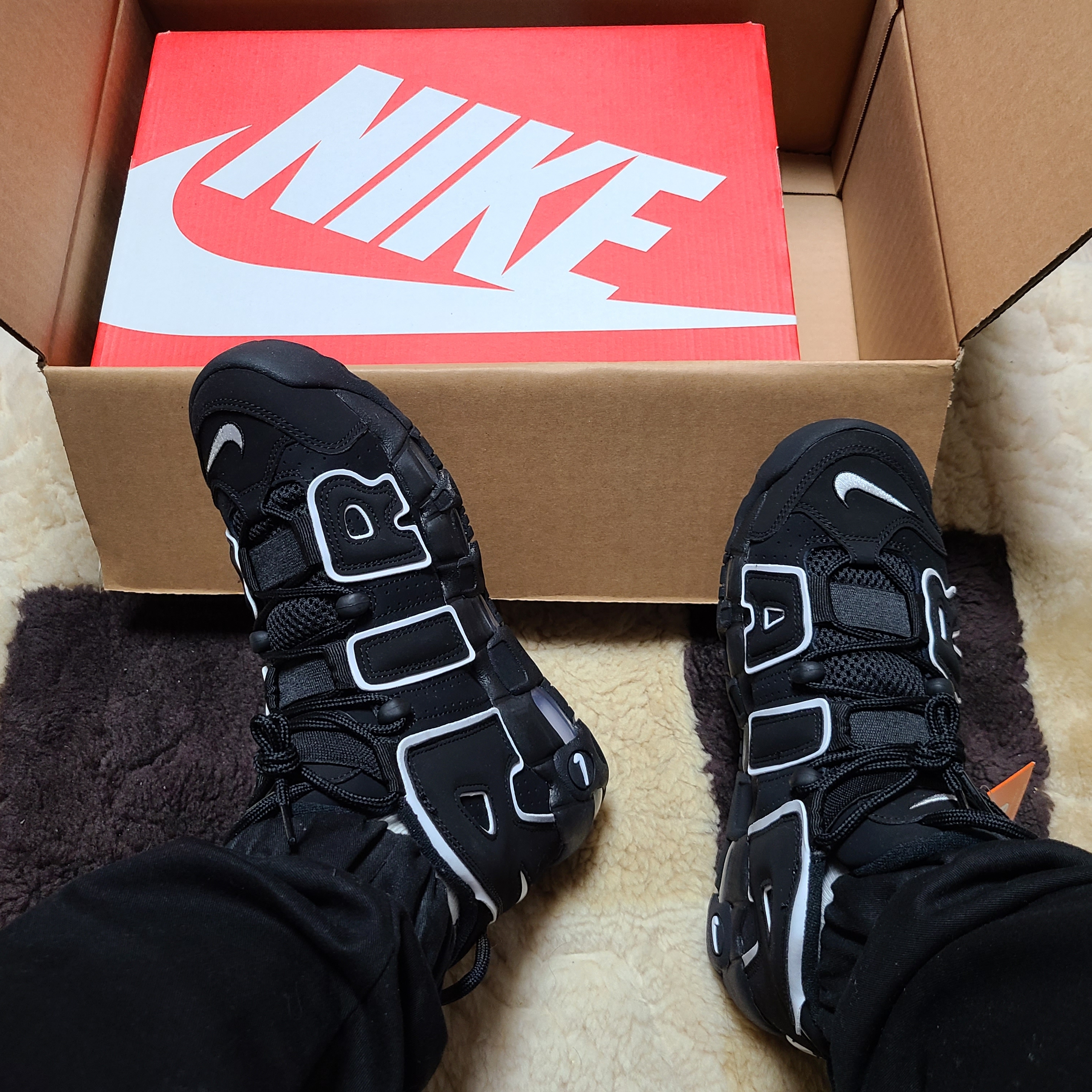 Nike Air More Uptempo Black White 2020 착용 스타일