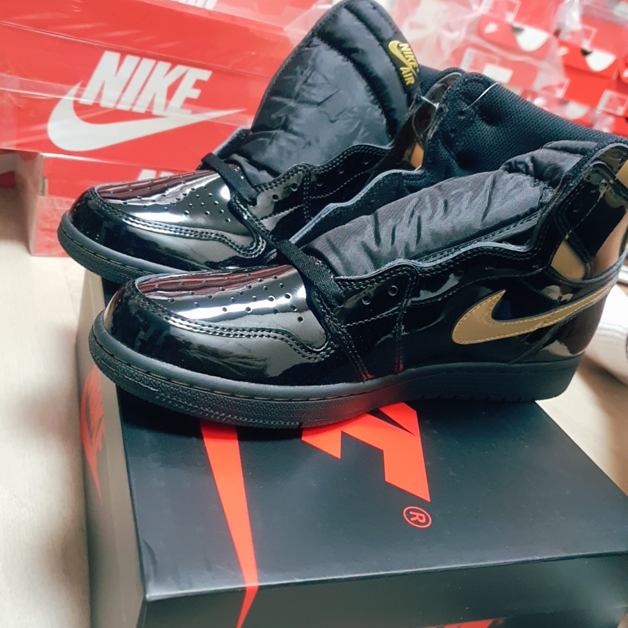 Jordan 1 Retro High OG Metallic Gold 착용 스타일 - 1