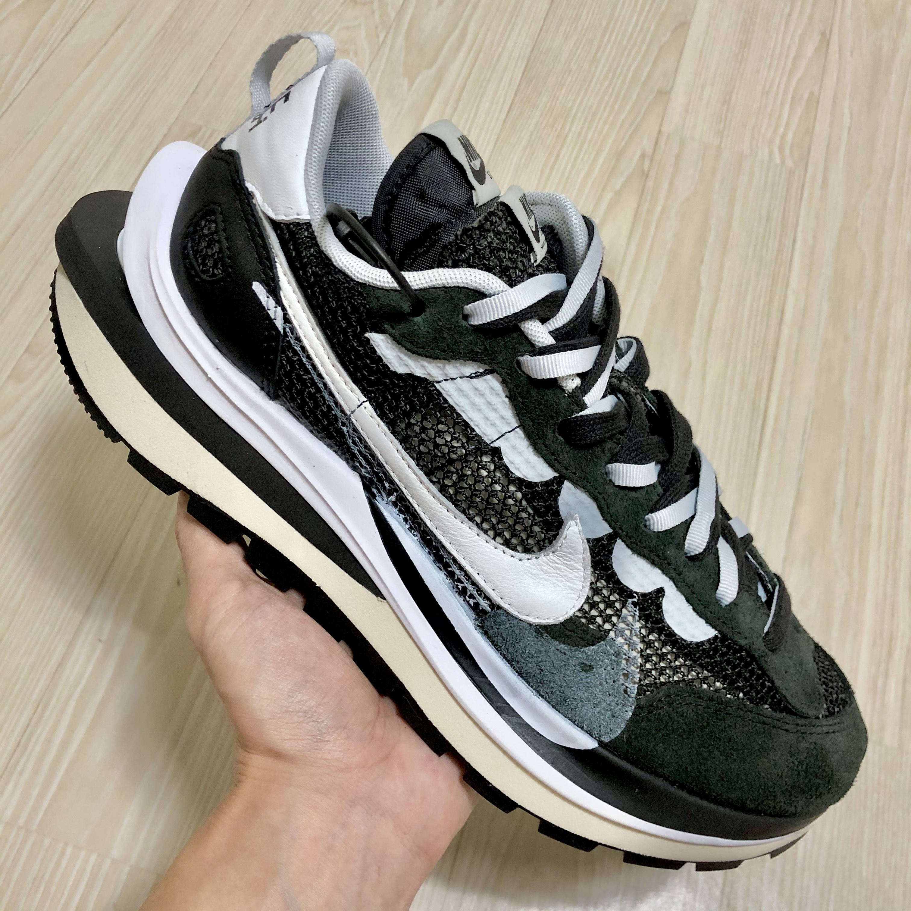 Nike x Sacai VaporWaffle Black White 착용 스타일