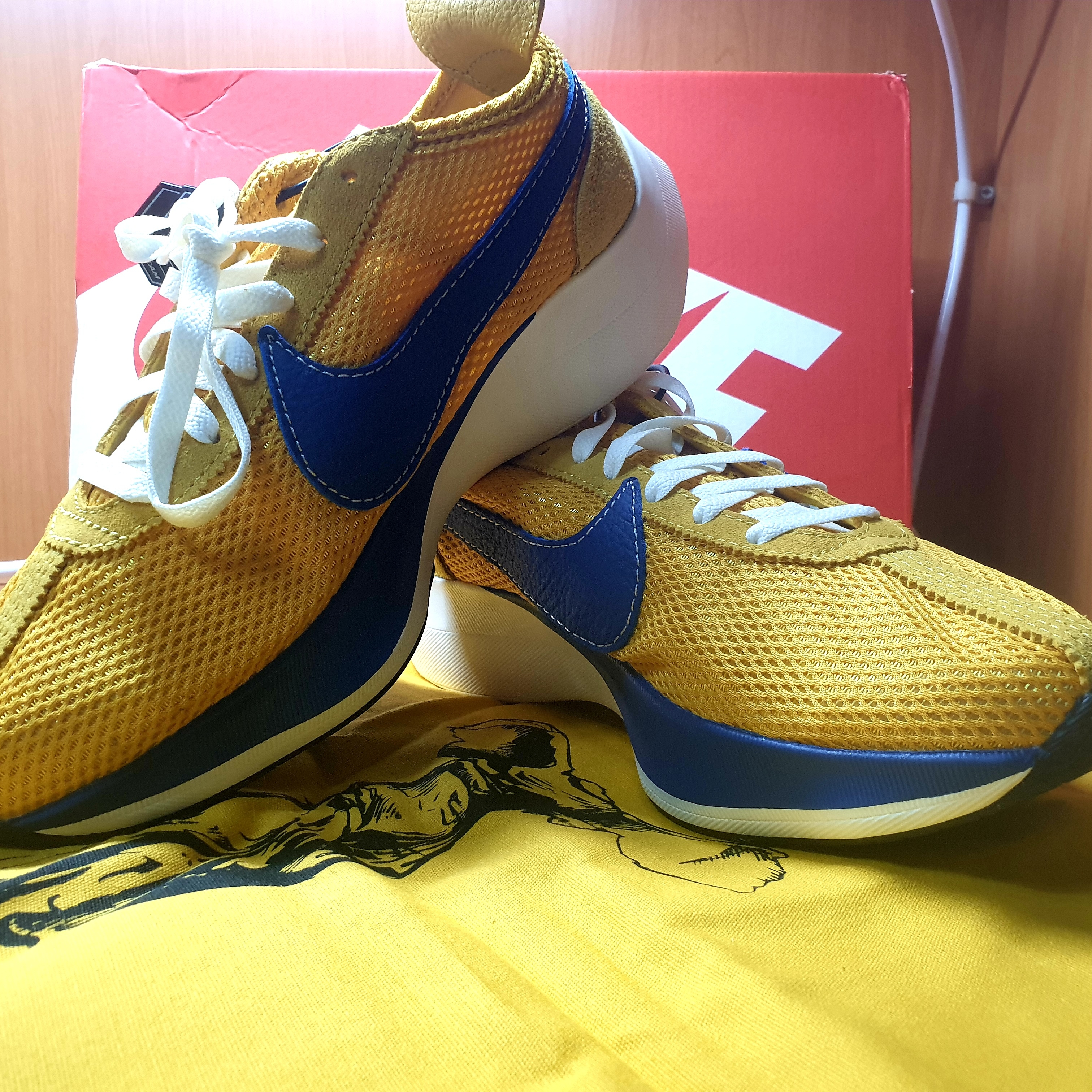 Nike Moon Racer Yellow Ochre Gym Blue 착용 스타일