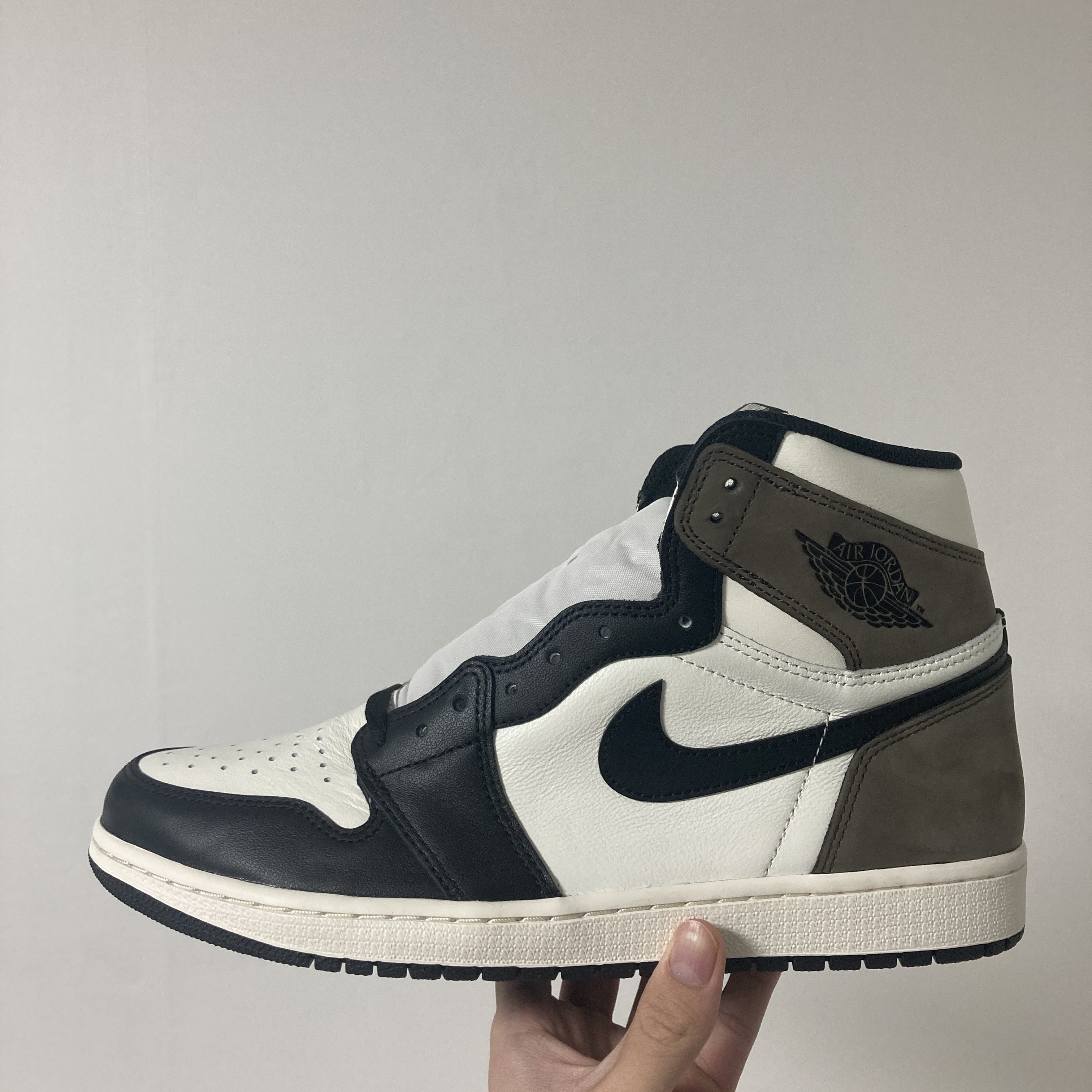 Jordan 1 Retro High OG Black Mocha 착용 스타일