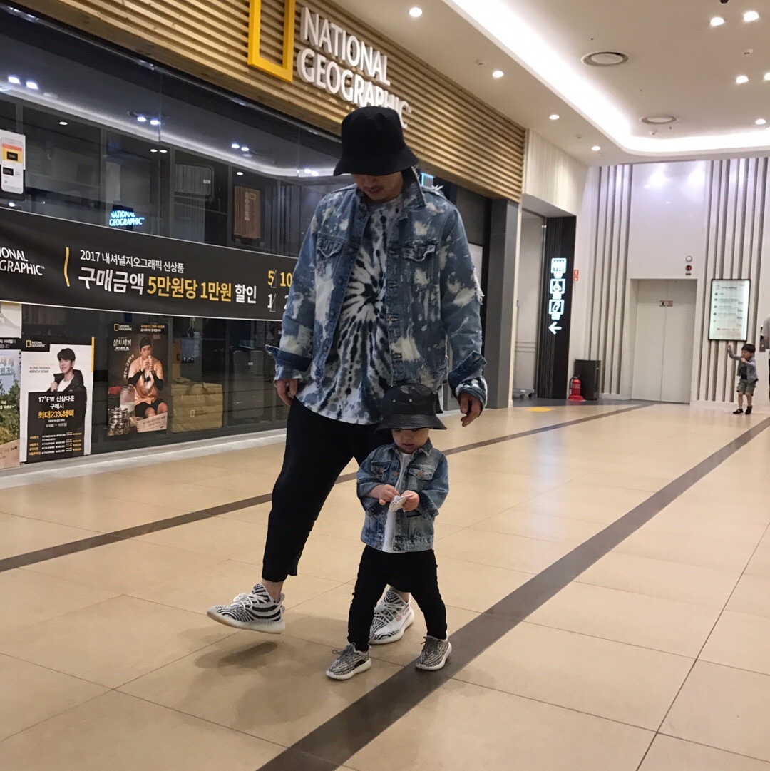 Adidas Yeezy Boost 350 V2 Zebra 2017/2019/2020, (Infant) Adidas Yeezy Boost 350 Turtledove 착용 스타일