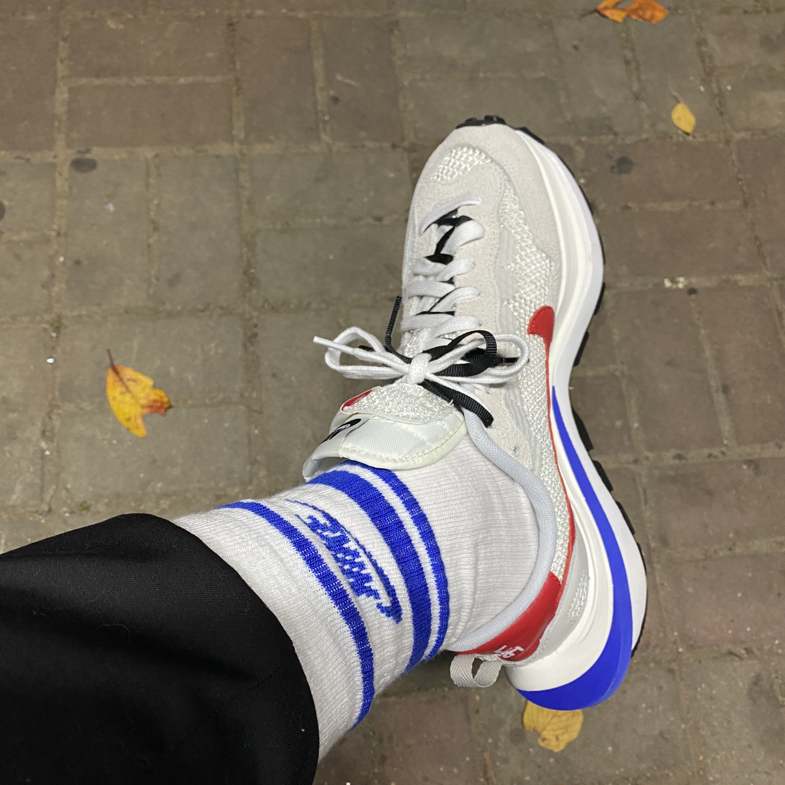 Nike x Sacai VaporWaffle Royal Fuchsia 착용 스타일