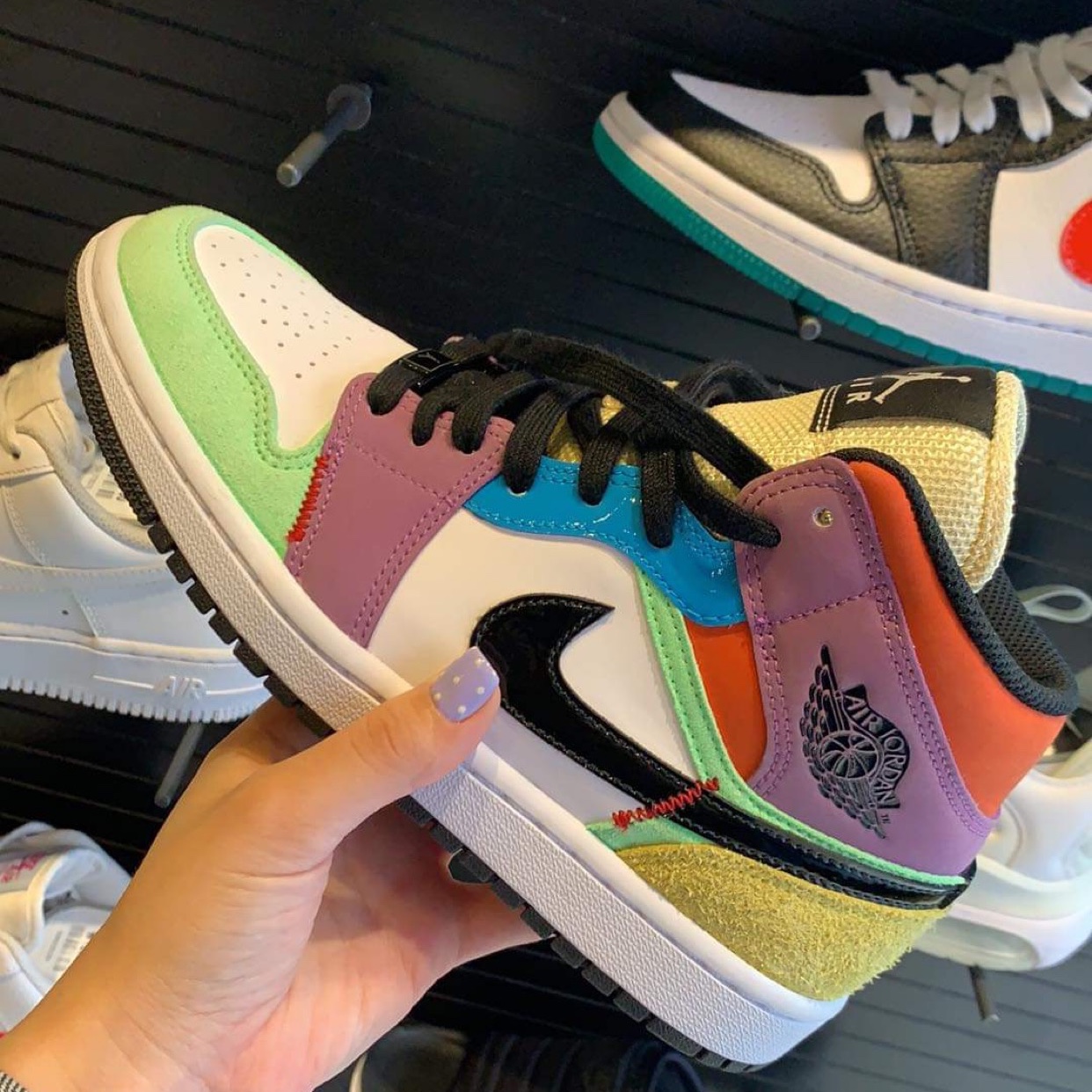 (W) Jordan 1 Mid SE Multi-Color Lightbulb 착용 스타일