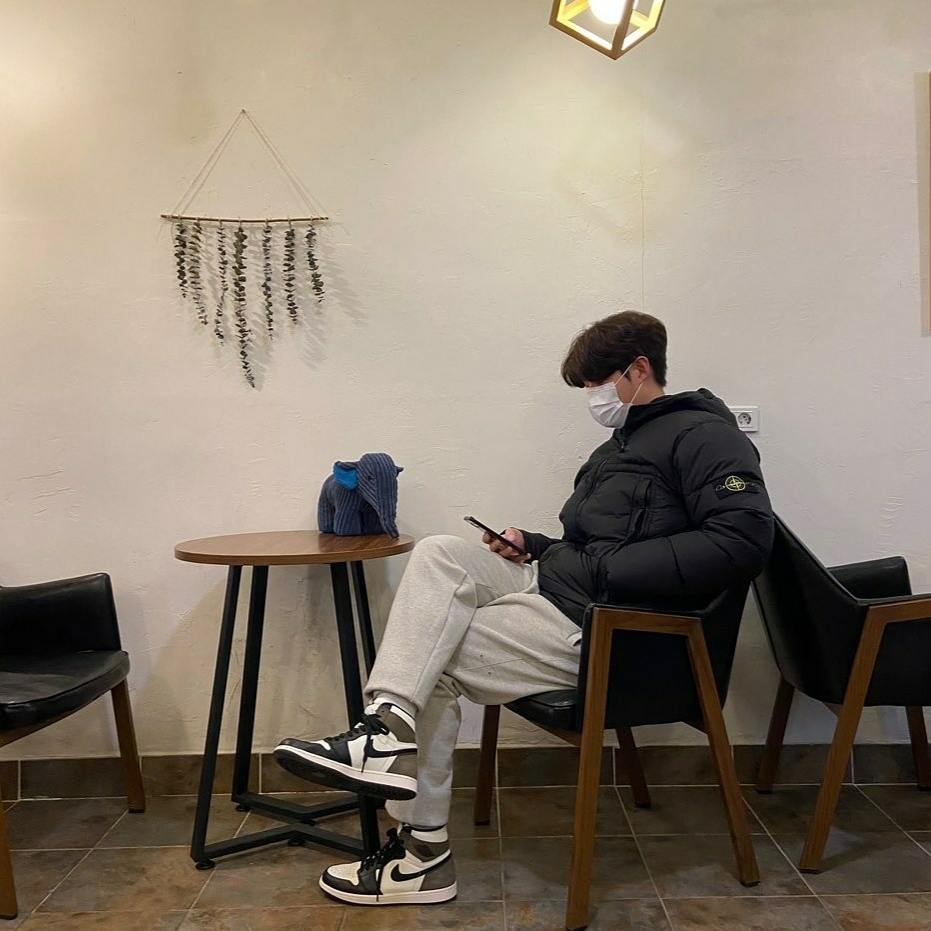 Jordan 1 Retro High OG Black Mocha 착용 스타일