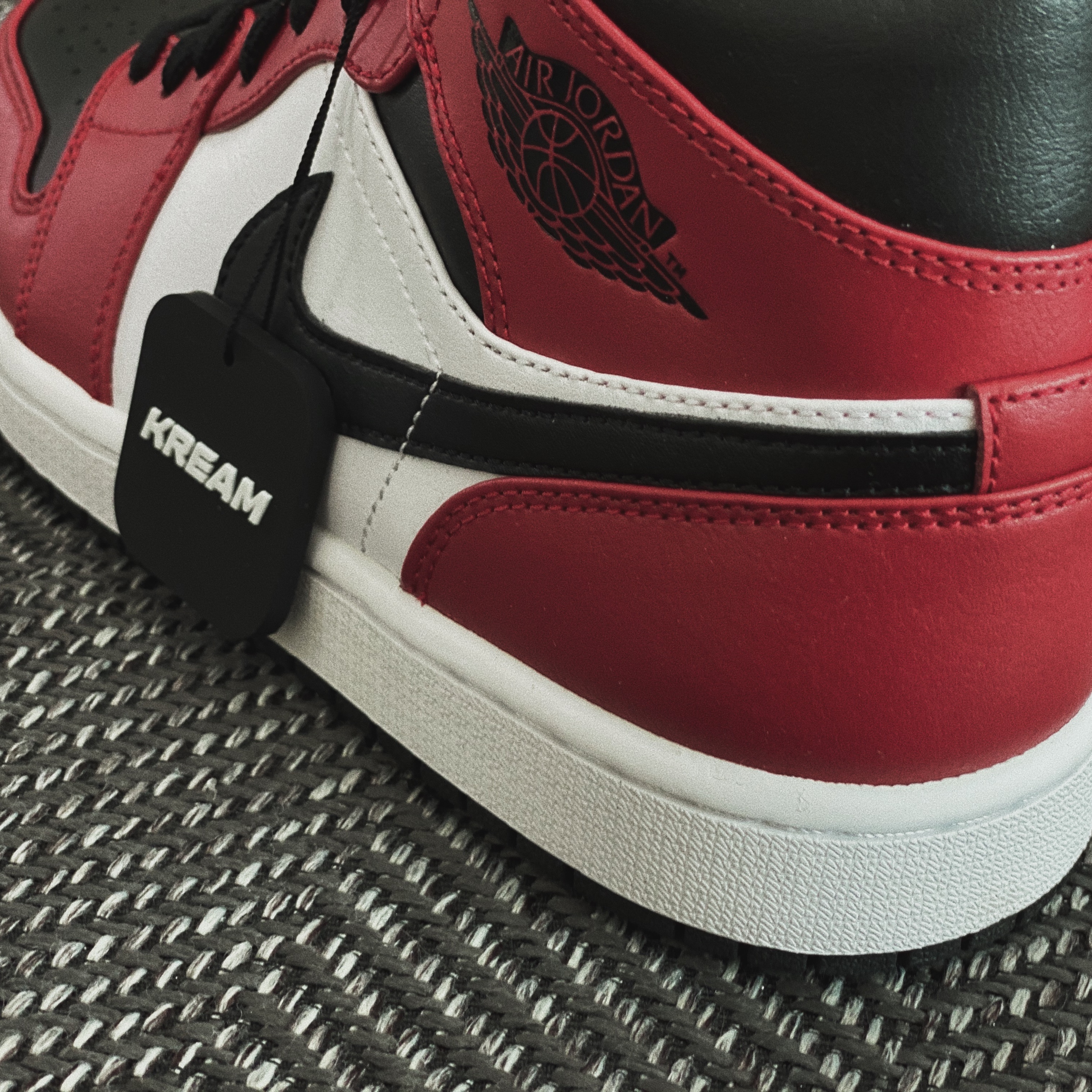 Jordan 1 Mid Chicago Black Toe 착용 스타일 - 2